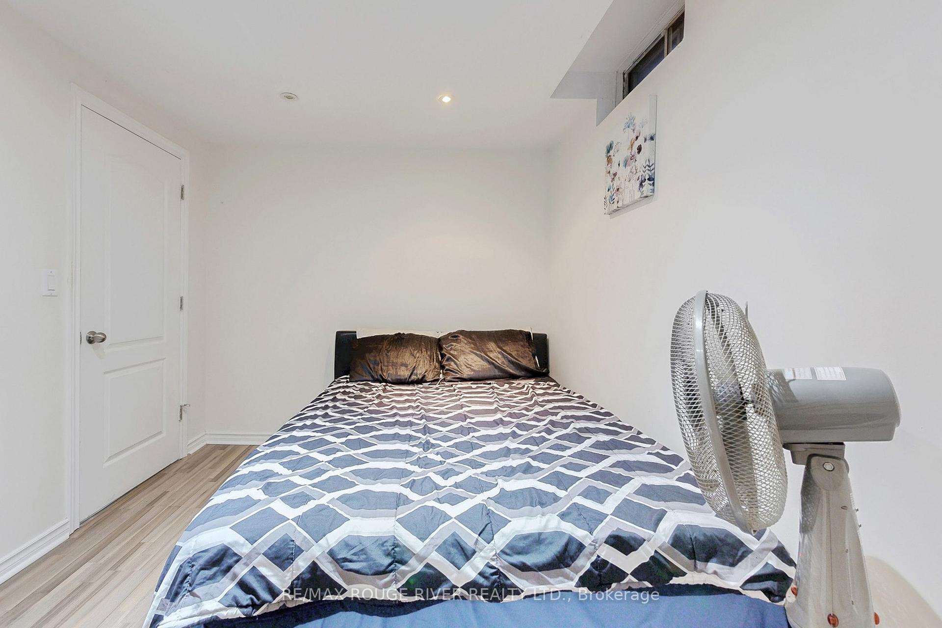 Photo 35 of 1865 Cricket Lane, Pickering, Amberlea — HOMEH