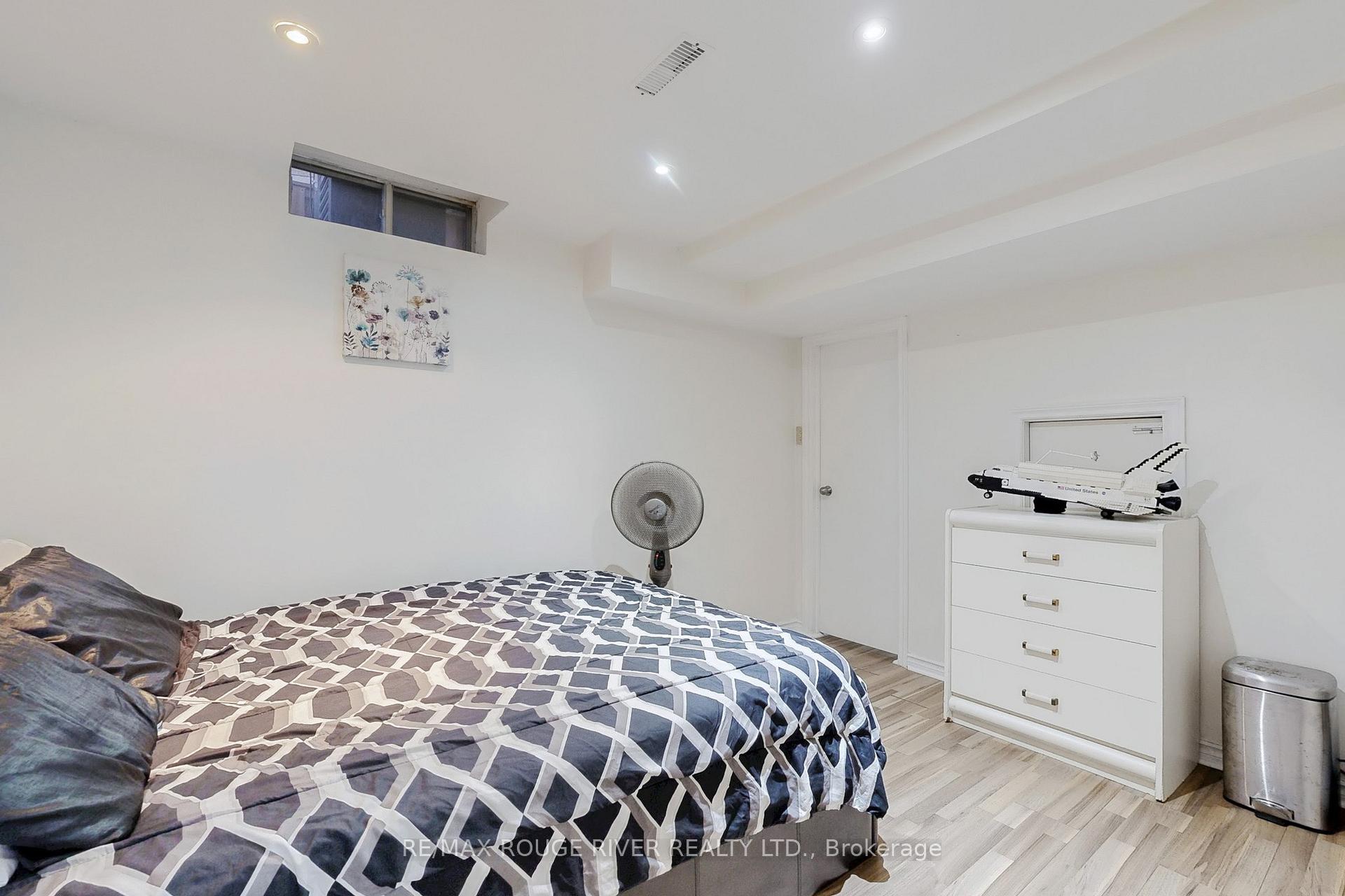 Photo 36 of 1865 Cricket Lane, Pickering, Amberlea — HOMEH