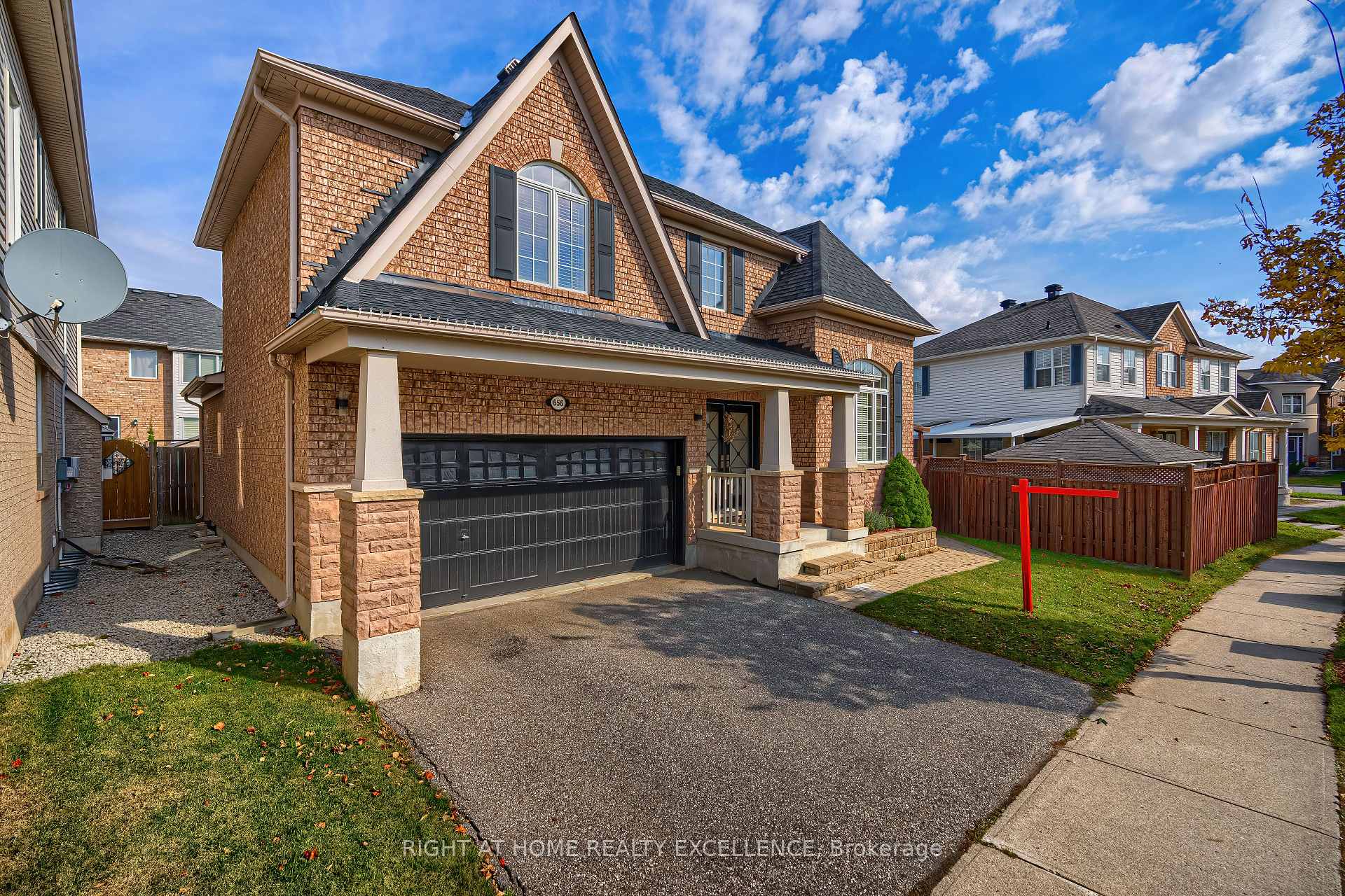 Photo 2 of 656 Brothers Crescent, Milton, Coates — HOMEH
