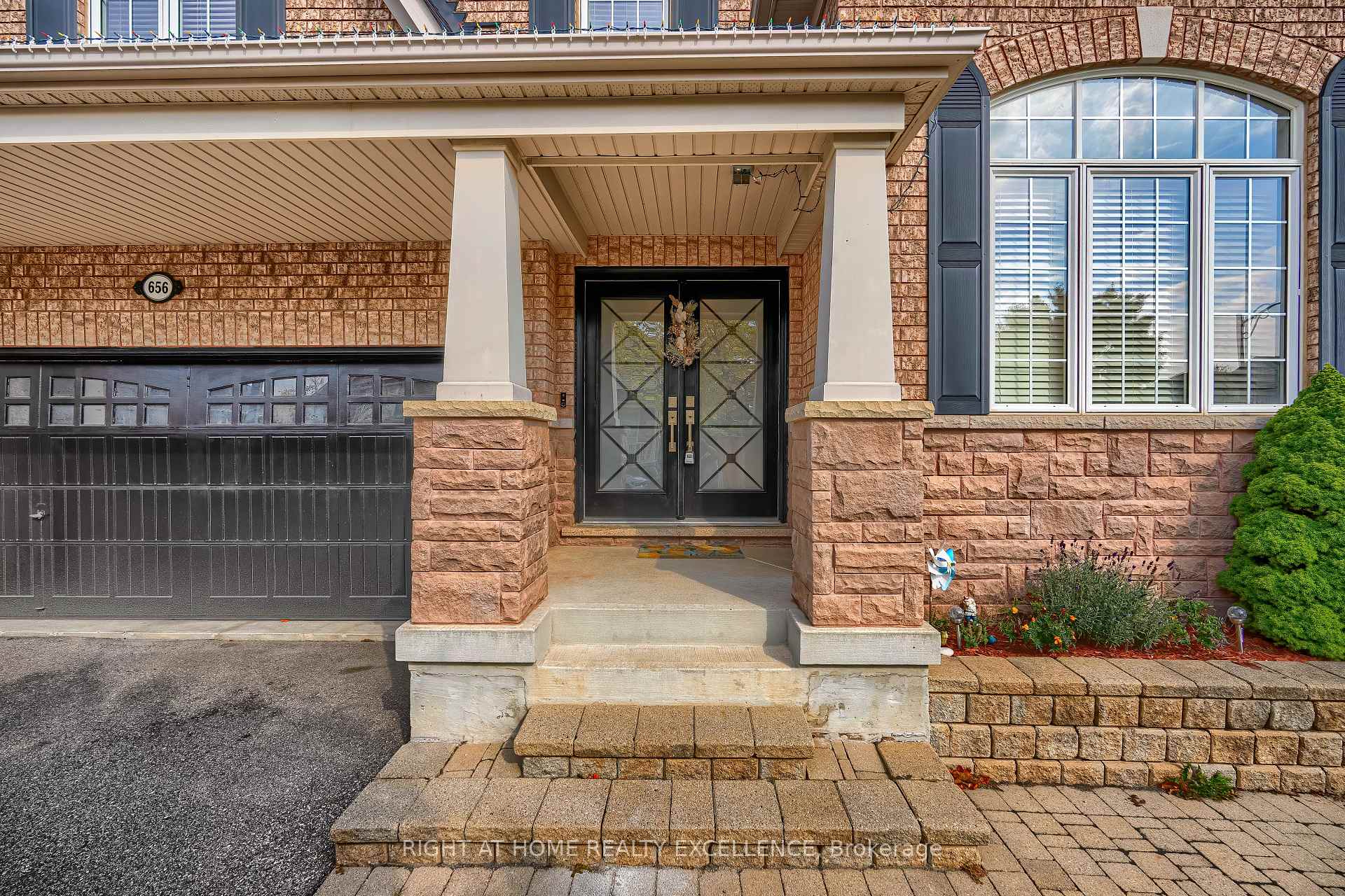 Photo 3 of 656 Brothers Crescent, Milton, Coates — HOMEH