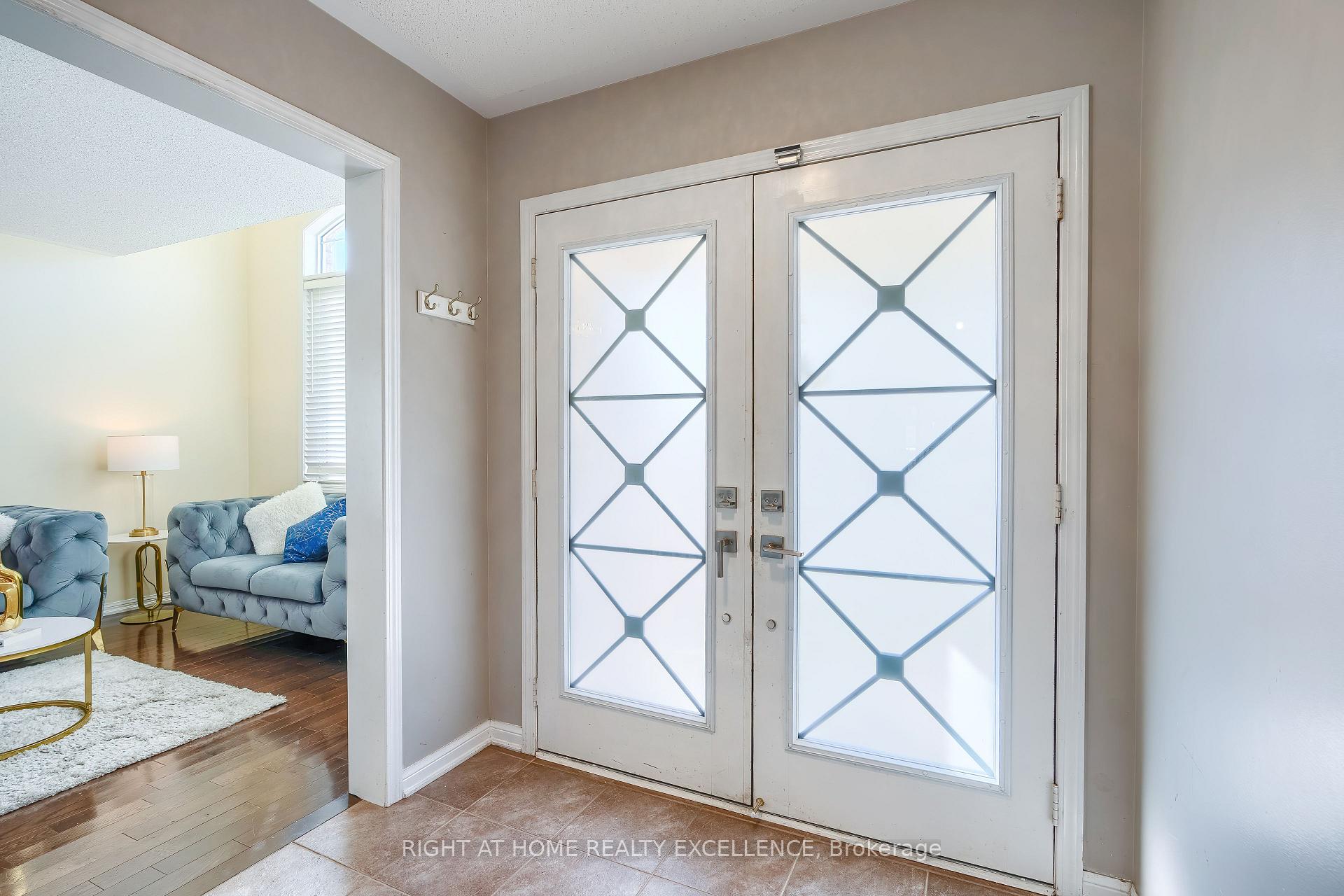 Photo 5 of 656 Brothers Crescent, Milton, Coates — HOMEH