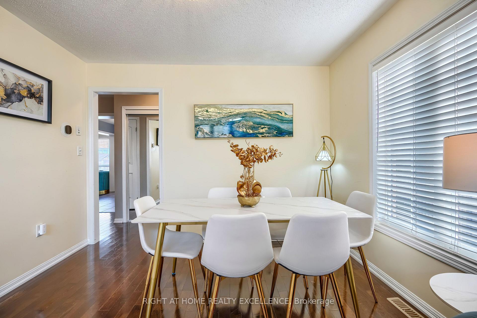 Photo 11 of 656 Brothers Crescent, Milton, Coates — HOMEH
