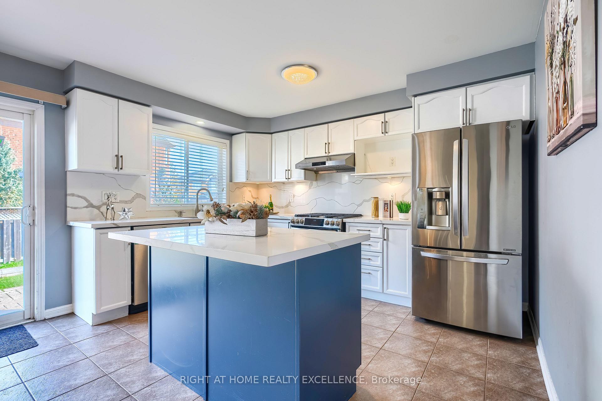 Photo 14 of 656 Brothers Crescent, Milton, Coates — HOMEH