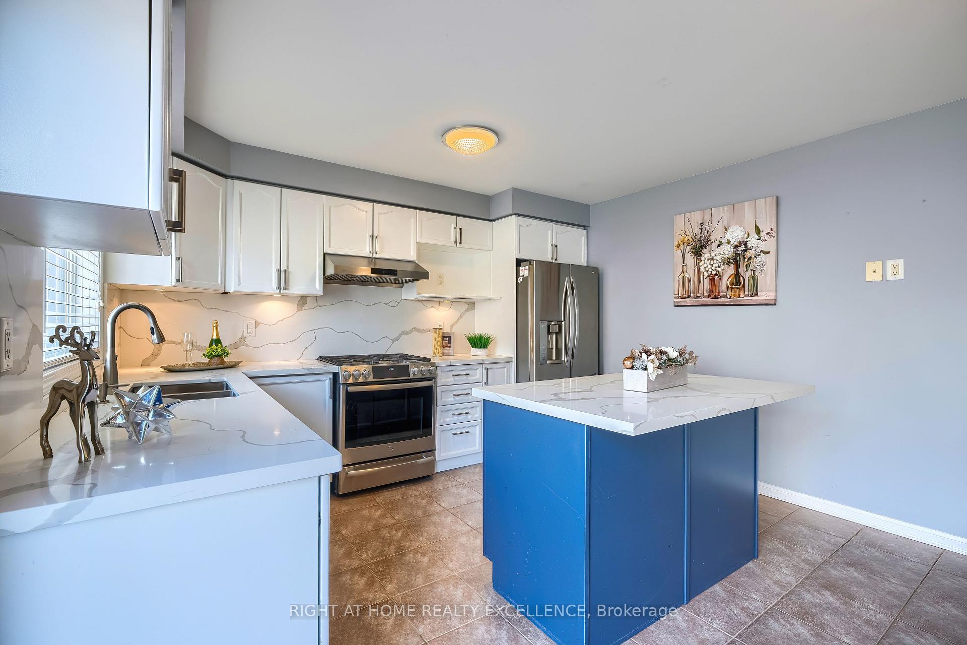 Photo 15 of 656 Brothers Crescent, Milton, Coates — HOMEH