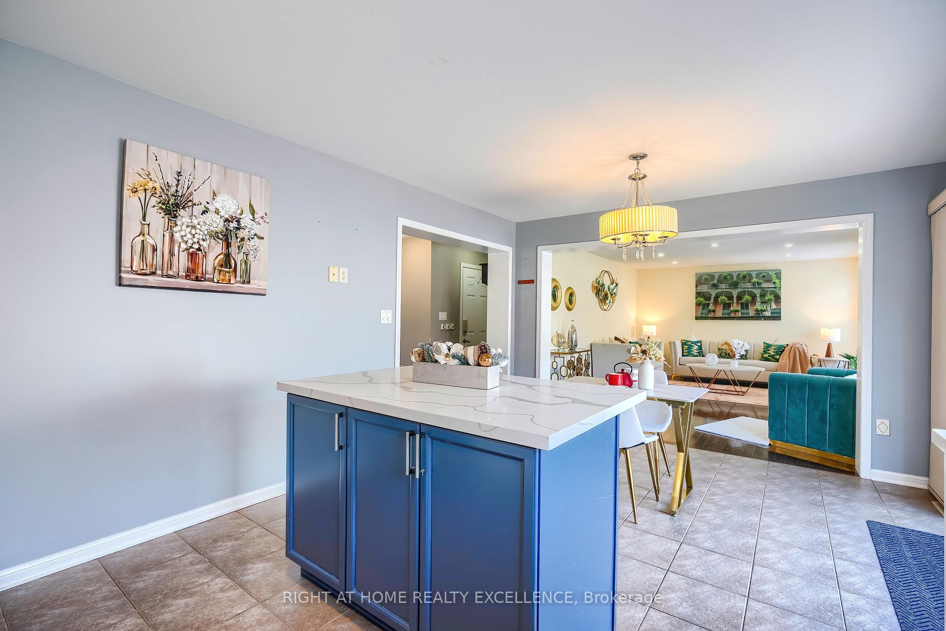 Photo 16 of 656 Brothers Crescent, Milton, Coates — HOMEH