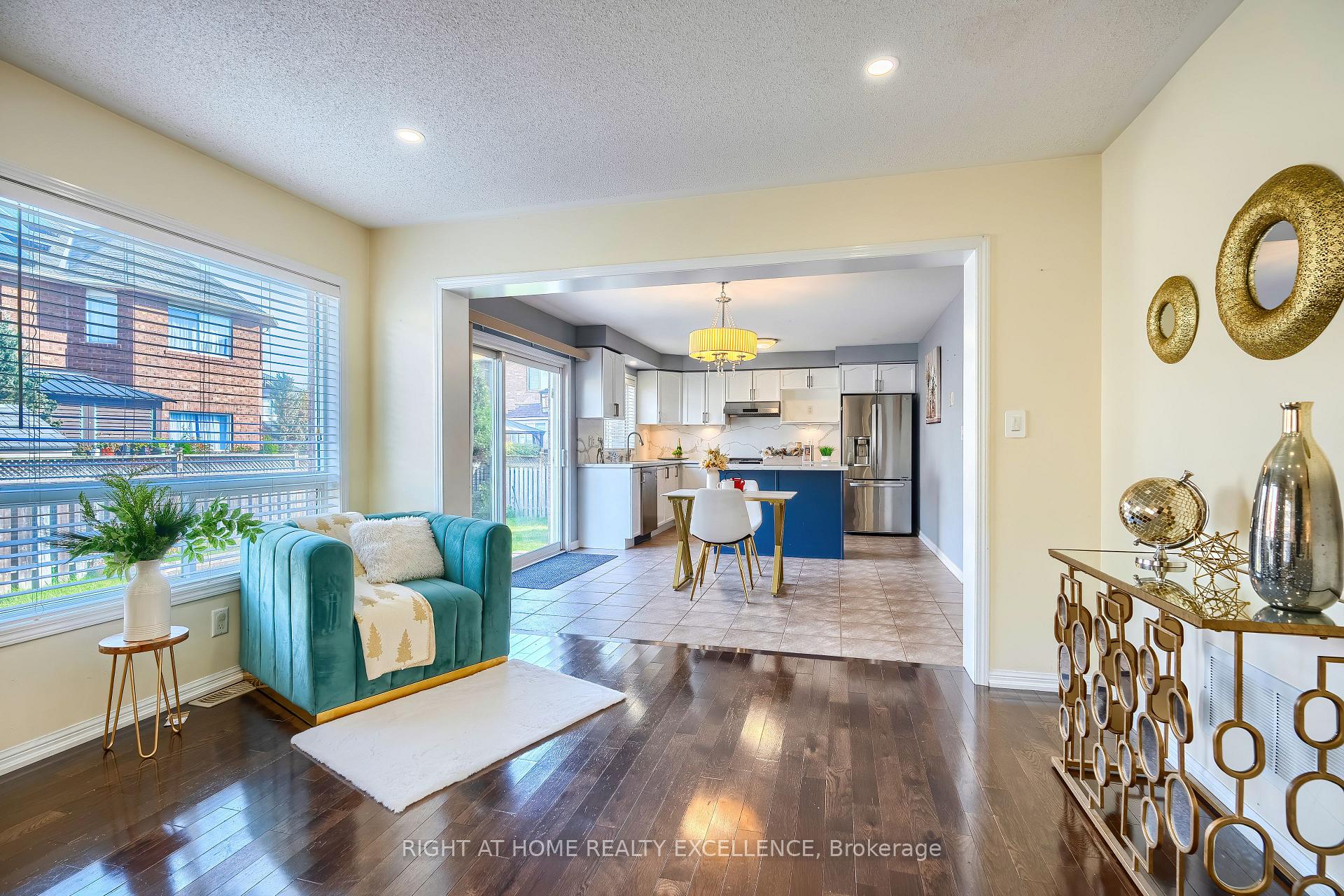 Photo 21 of 656 Brothers Crescent, Milton, Coates — HOMEH