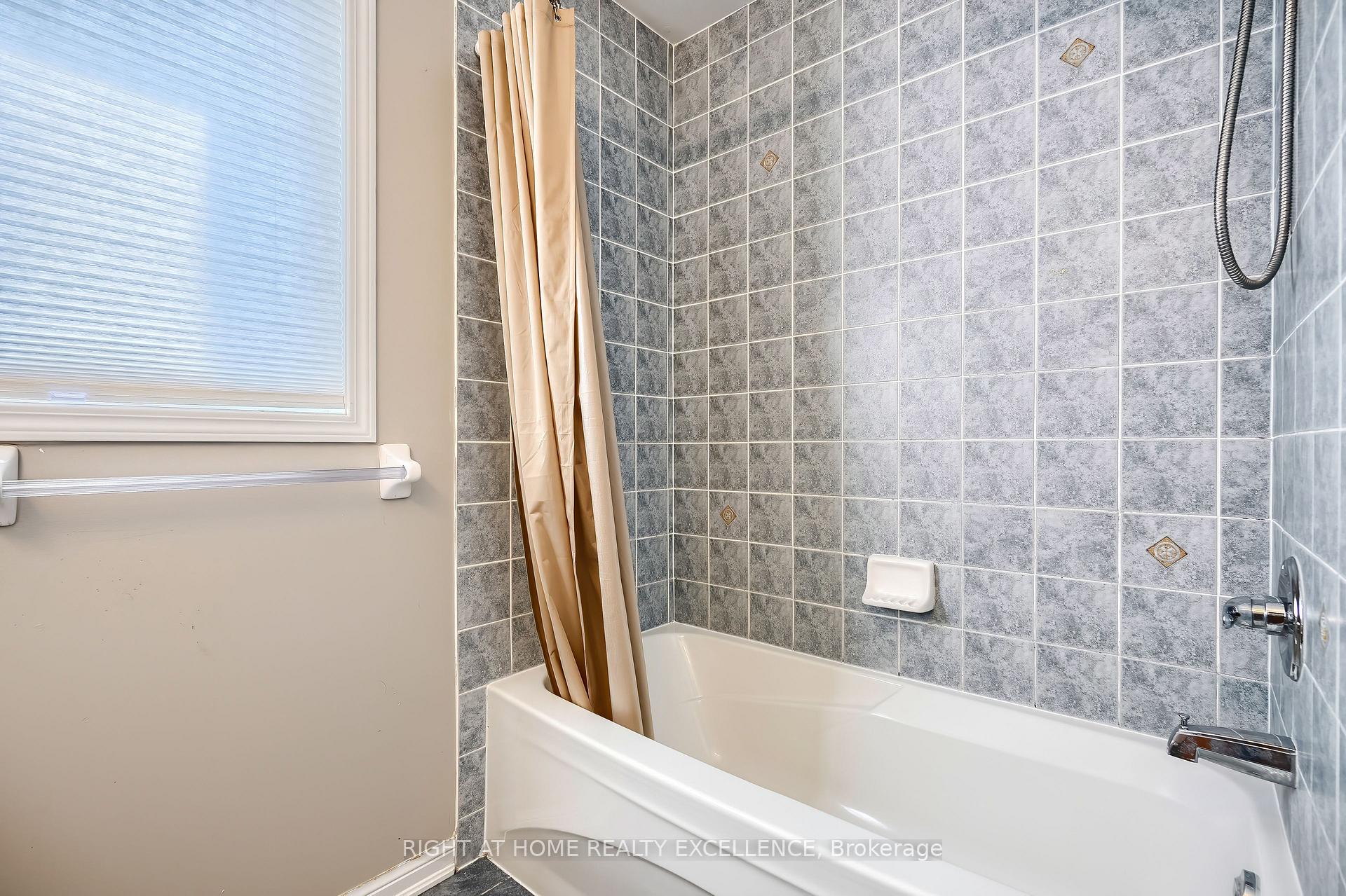 Photo 44 of 656 Brothers Crescent, Milton, Coates — HOMEH