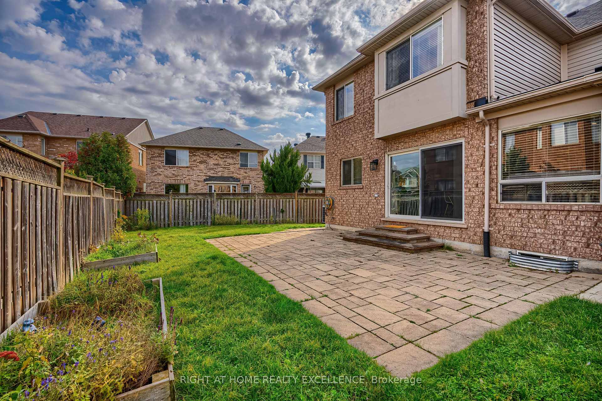 Photo 49 of 656 Brothers Crescent, Milton, Coates — HOMEH