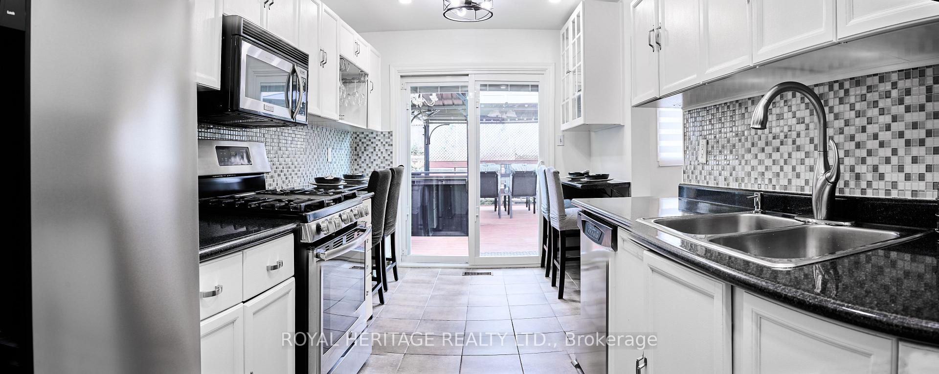 Photo 7 of 2136 Duberry Drive, Pickering, Brock Ridge — HOMEH