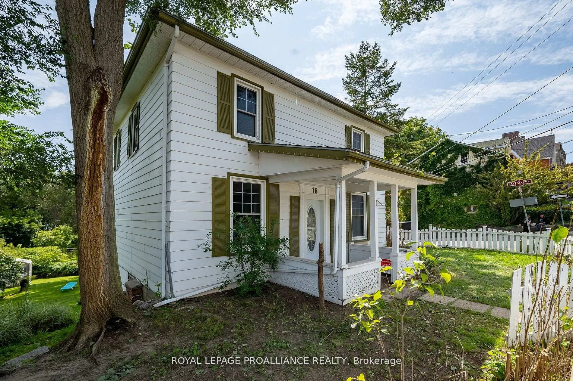 Photo 2 of 16 Bridge Street, Prince Edward County, Picton Ward — HOMEH