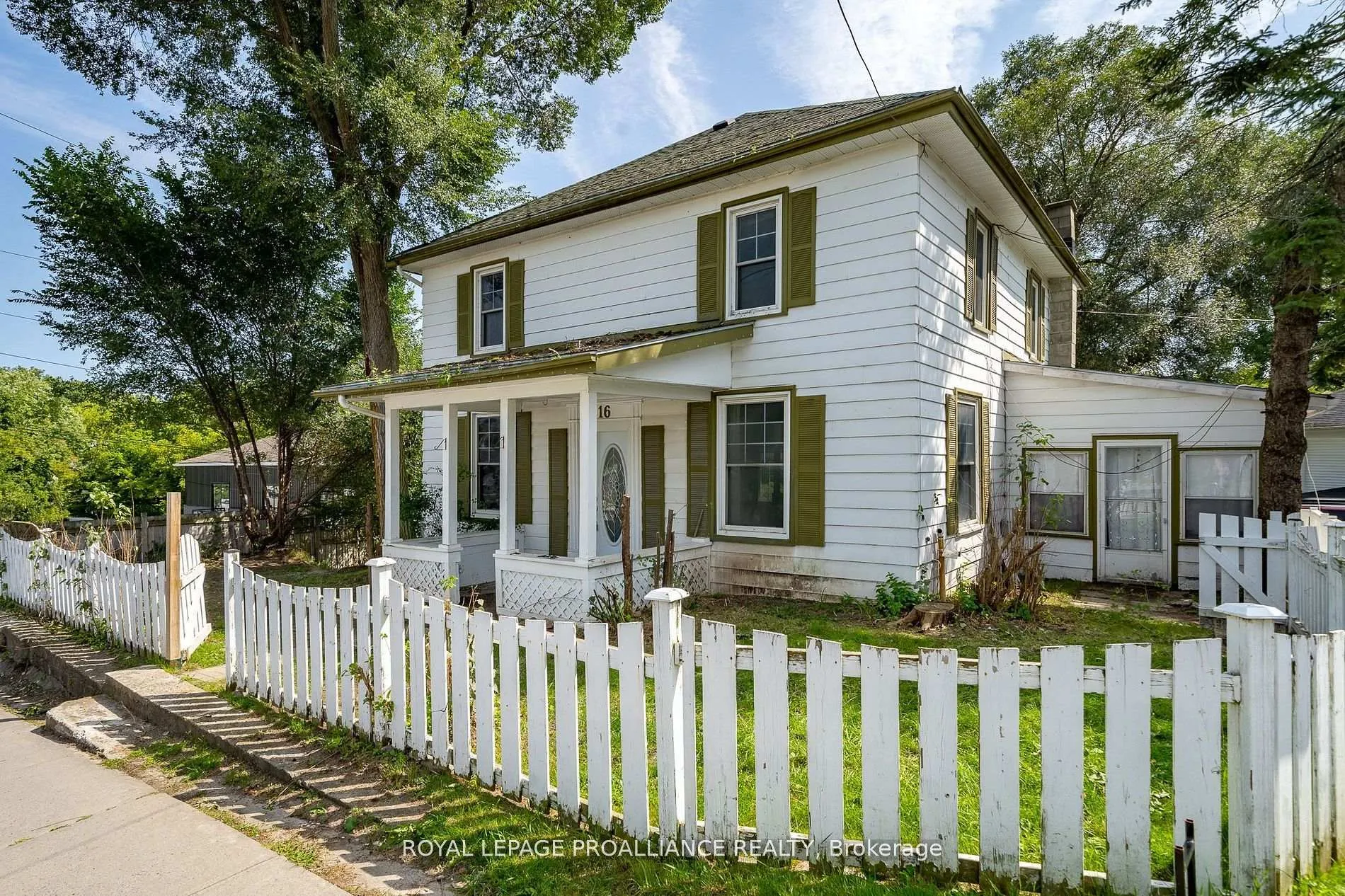 Photo 3 of 16 Bridge Street, Prince Edward County, Picton Ward — HOMEH