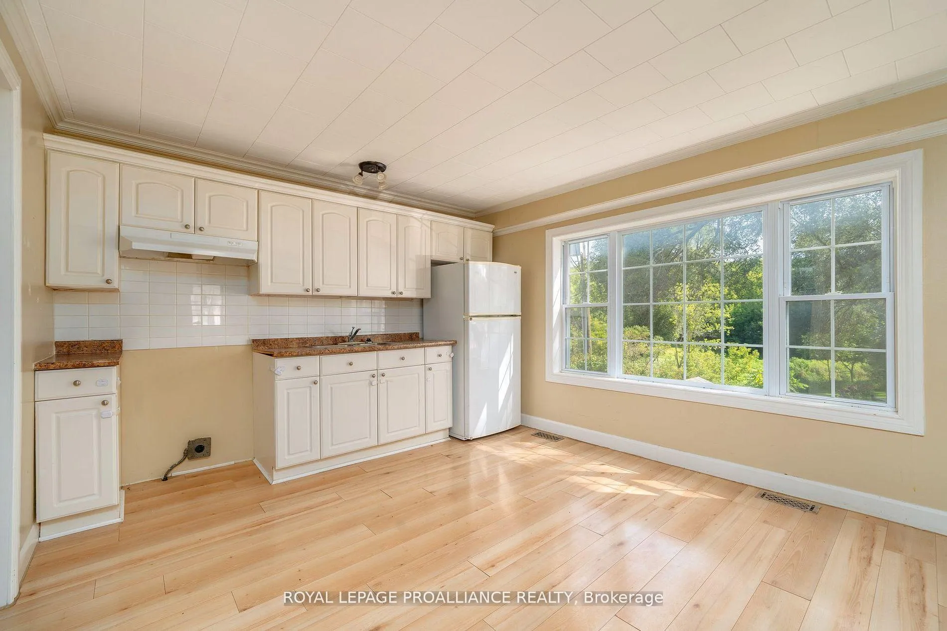 Photo 7 of 16 Bridge Street, Prince Edward County, Picton Ward — HOMEH