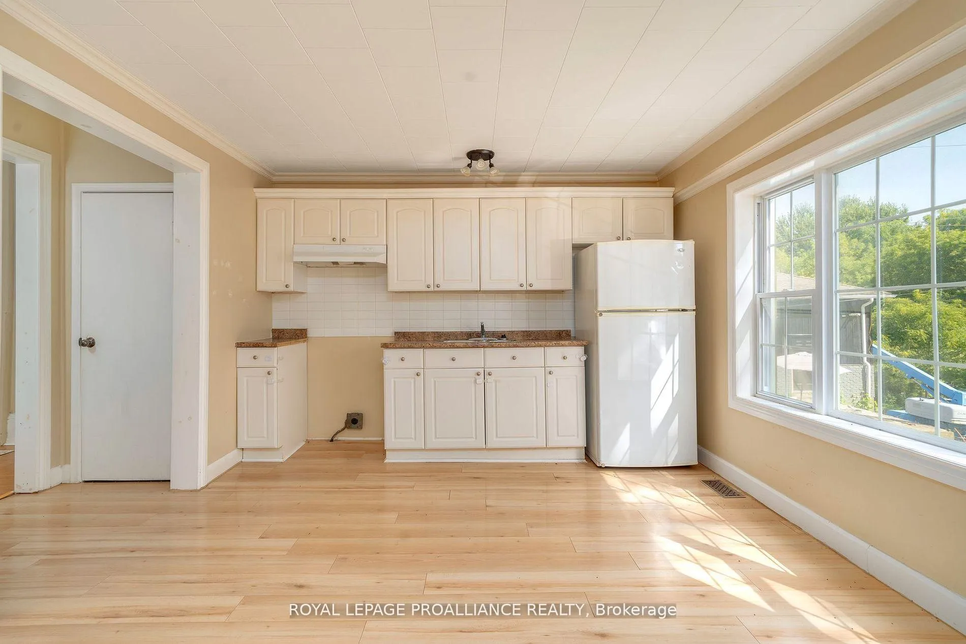 Photo 8 of 16 Bridge Street, Prince Edward County, Picton Ward — HOMEH