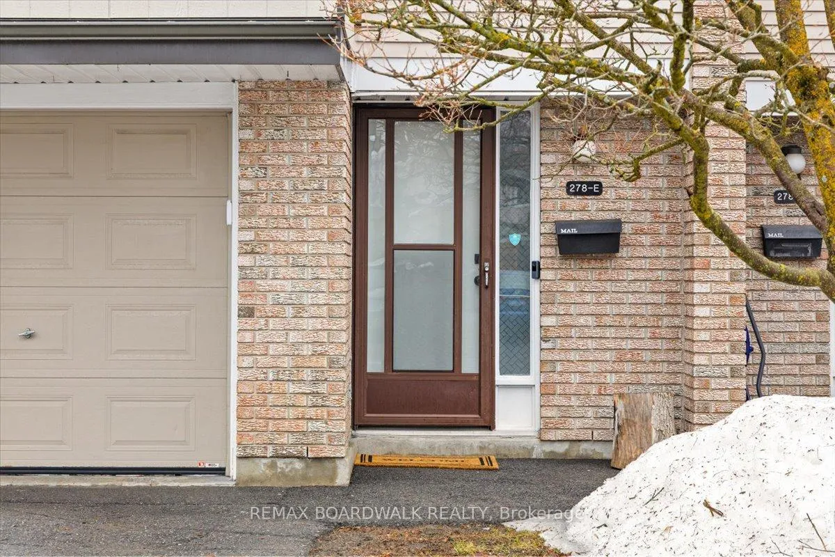 Photo 3 of Unit E, 278 Dalehurst Drive E, Ottawa, Tanglewood — HOMEH