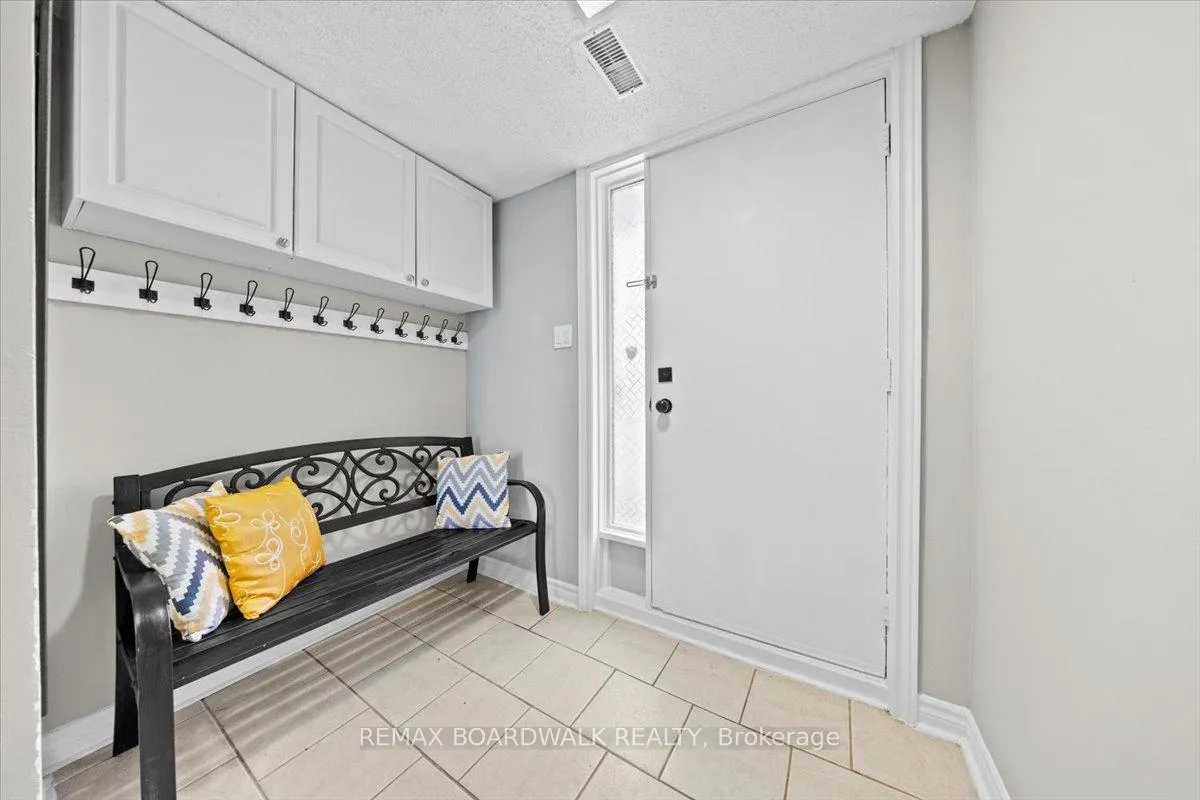 Photo 4 of Unit E, 278 Dalehurst Drive E, Ottawa, Tanglewood — HOMEH