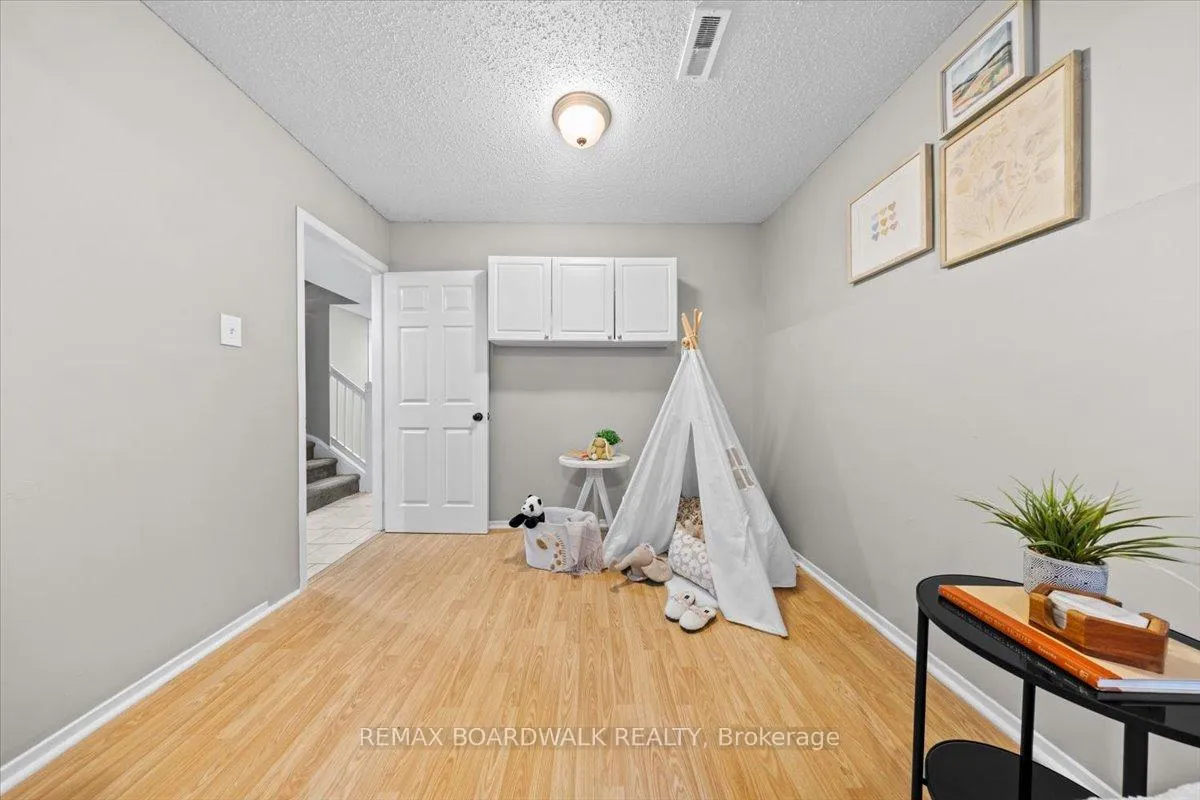 Photo 6 of Unit E, 278 Dalehurst Drive E, Ottawa, Tanglewood — HOMEH