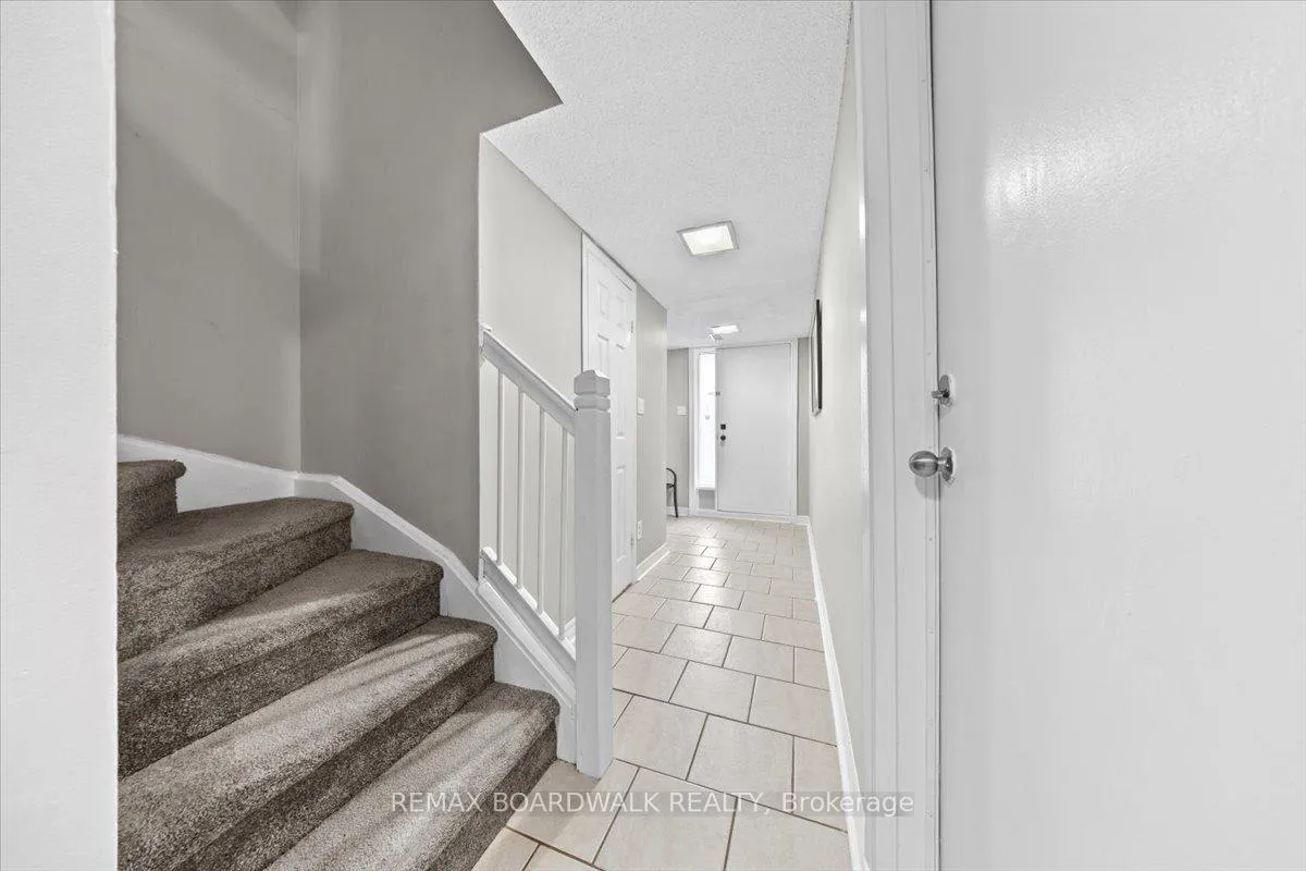 Photo 8 of Unit E, 278 Dalehurst Drive E, Ottawa, Tanglewood — HOMEH