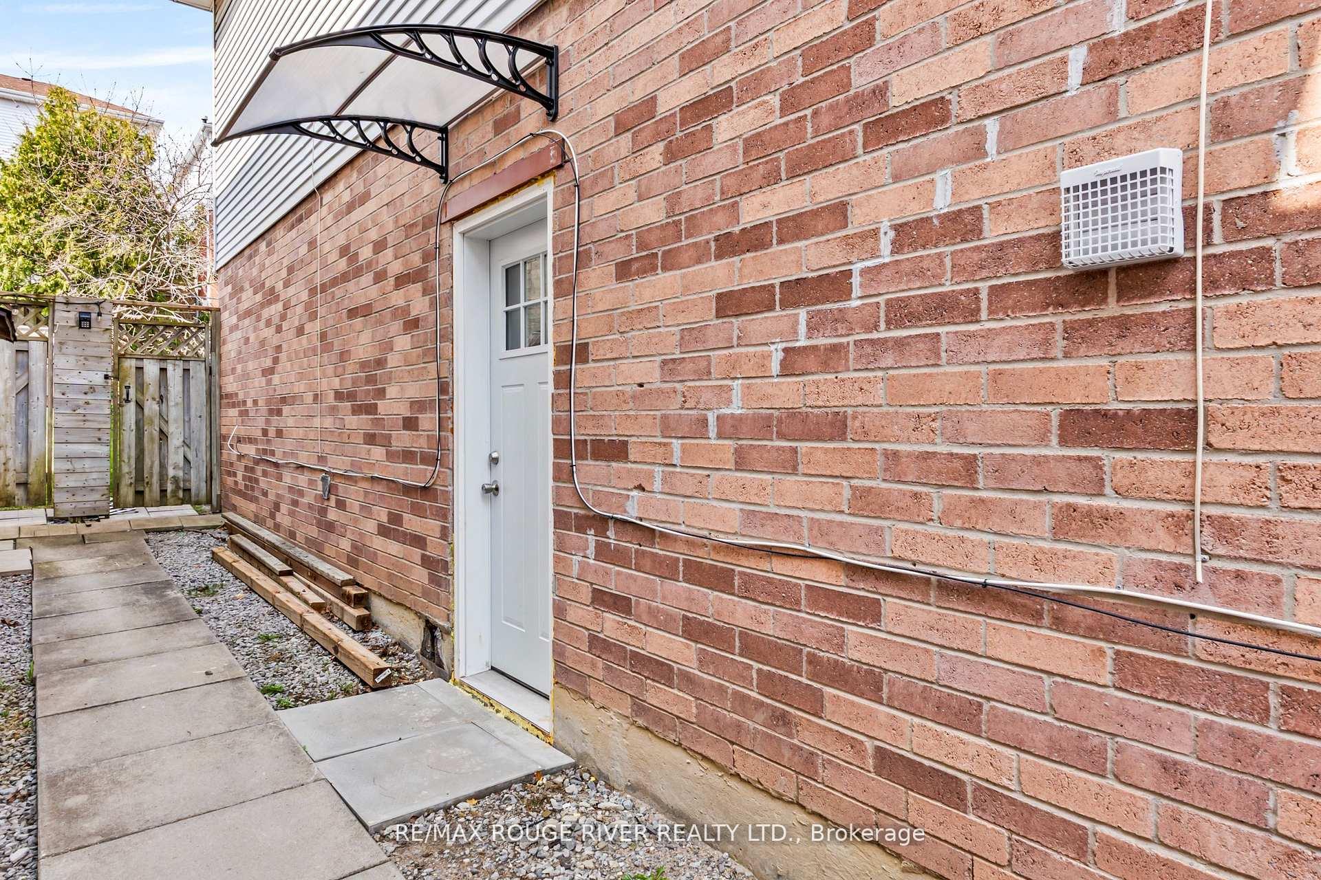 Photo 2 of 2292 Chapman Court, Pickering, Brock Ridge — HOMEH