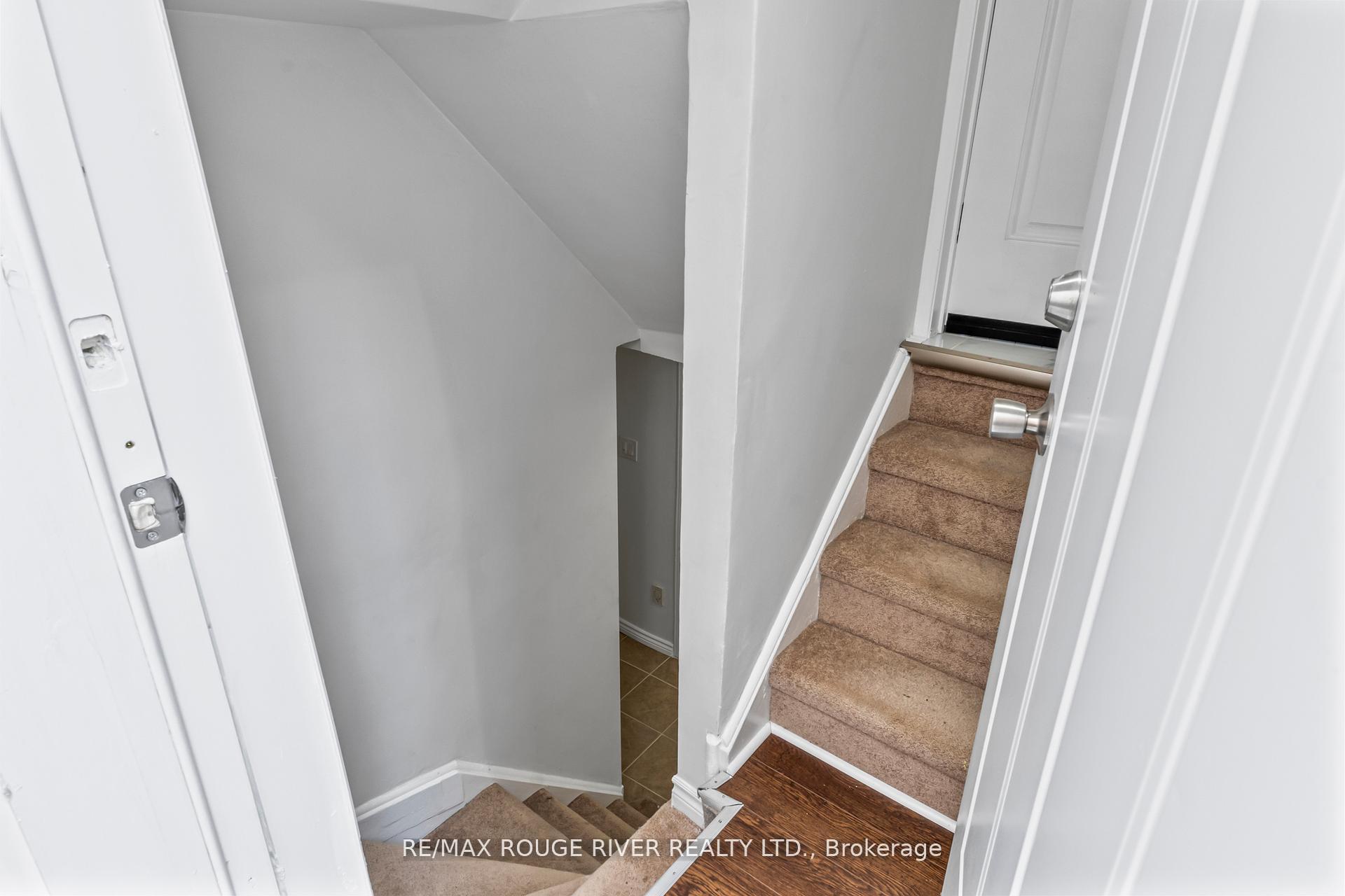 Photo 3 of 2292 Chapman Court, Pickering, Brock Ridge — HOMEH