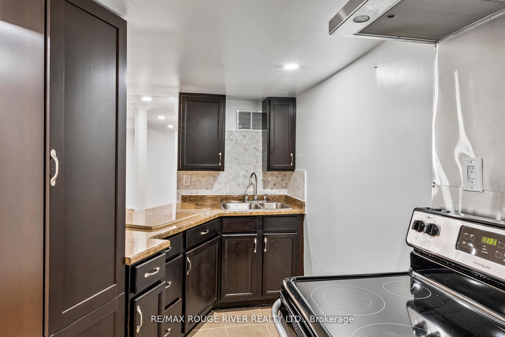 Photo 10 of 2292 Chapman Court, Pickering, Brock Ridge — HOMEH