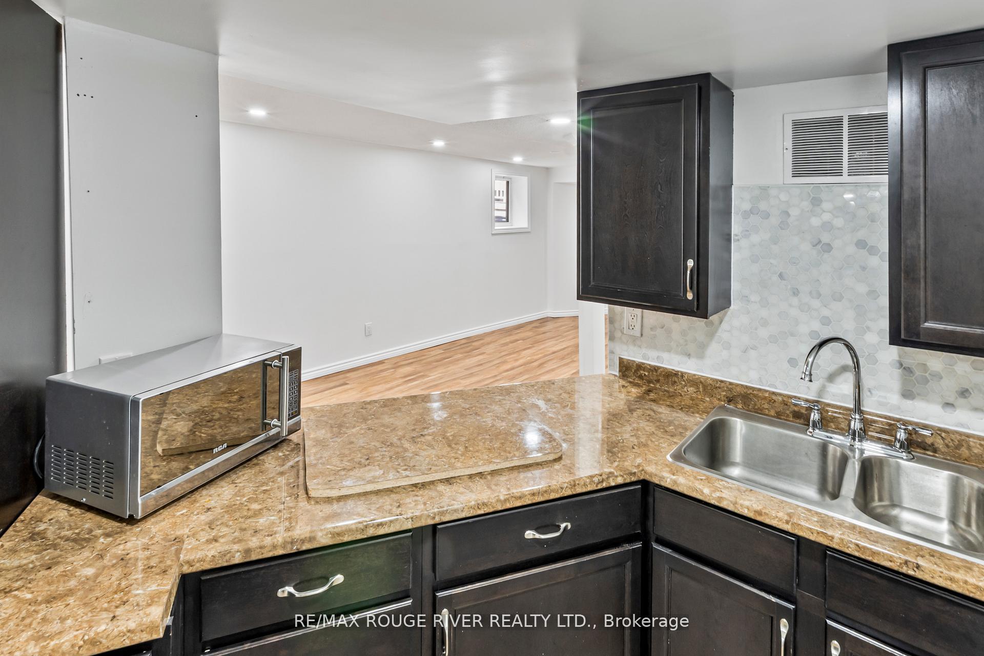 Photo 12 of 2292 Chapman Court, Pickering, Brock Ridge — HOMEH