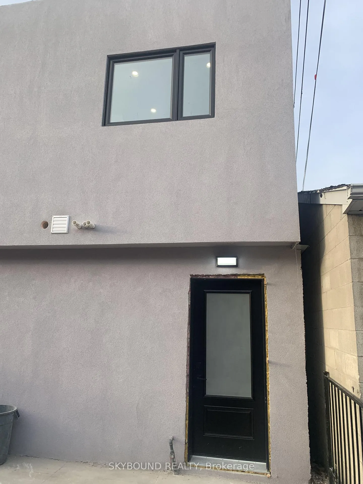 Photo 1 of Unit Rear Second, 98 Millicent Street, Toronto, Dovercourt-Wallace Emerson-Junction — HOMEH
