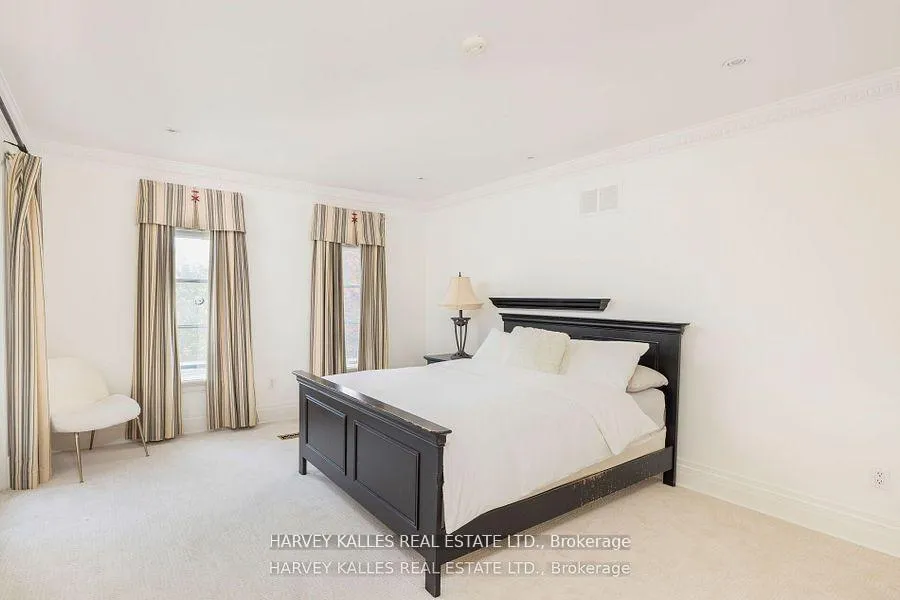 Photo 19 of 52 Berkindale Drive, North York, St. Andrew-Windfields — HOMEH