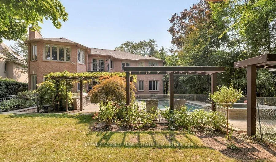 Photo 24 of 52 Berkindale Drive, North York, St. Andrew-Windfields — HOMEH