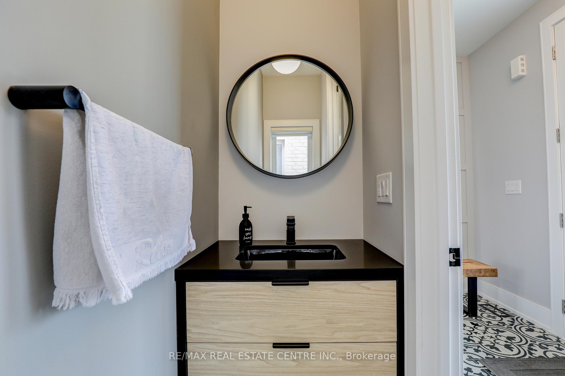 Photo 4 of 1004 Kingpeak Crescent, Pickering, Rural Pickering — HOMEH