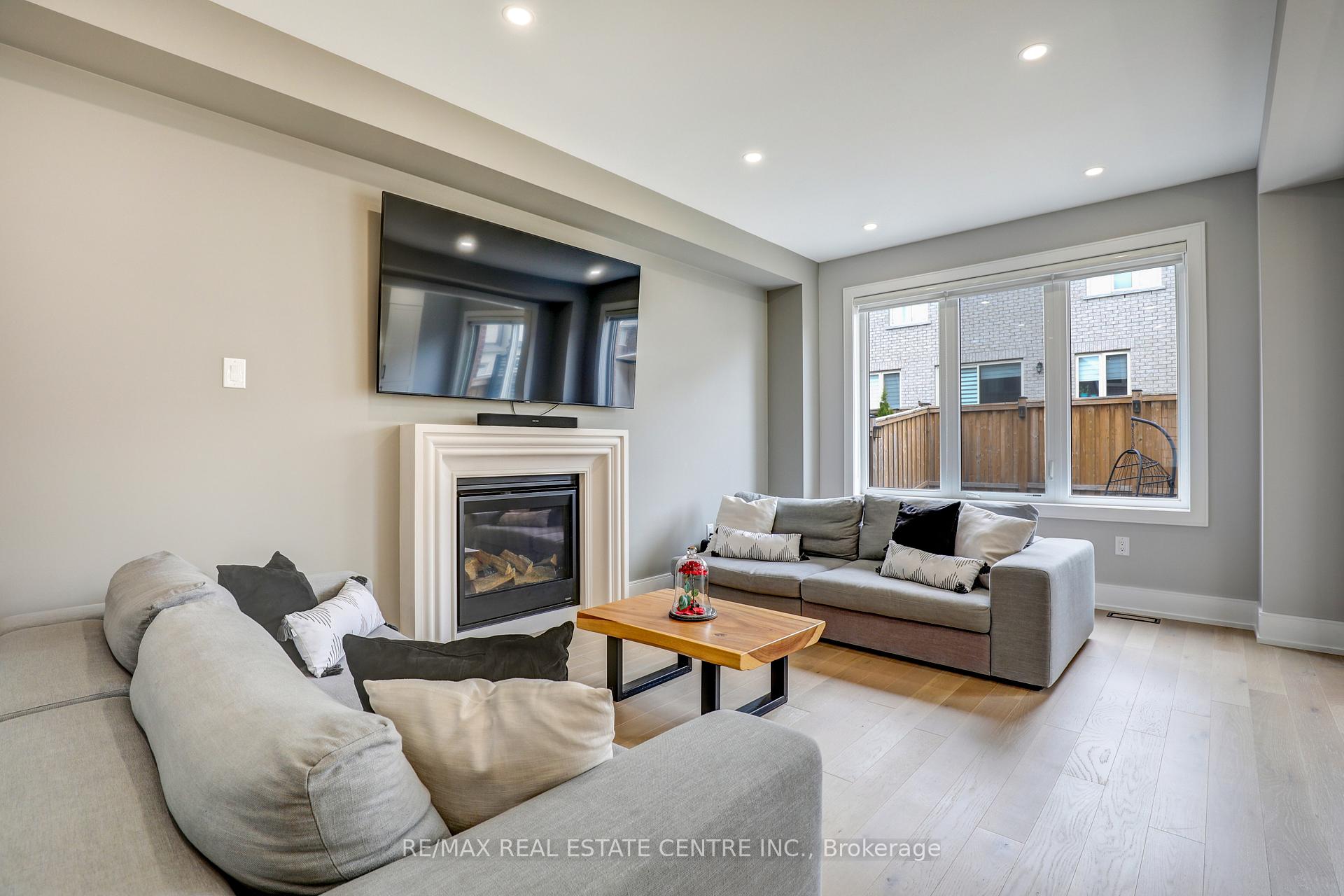 Photo 7 of 1004 Kingpeak Crescent, Pickering, Rural Pickering — HOMEH