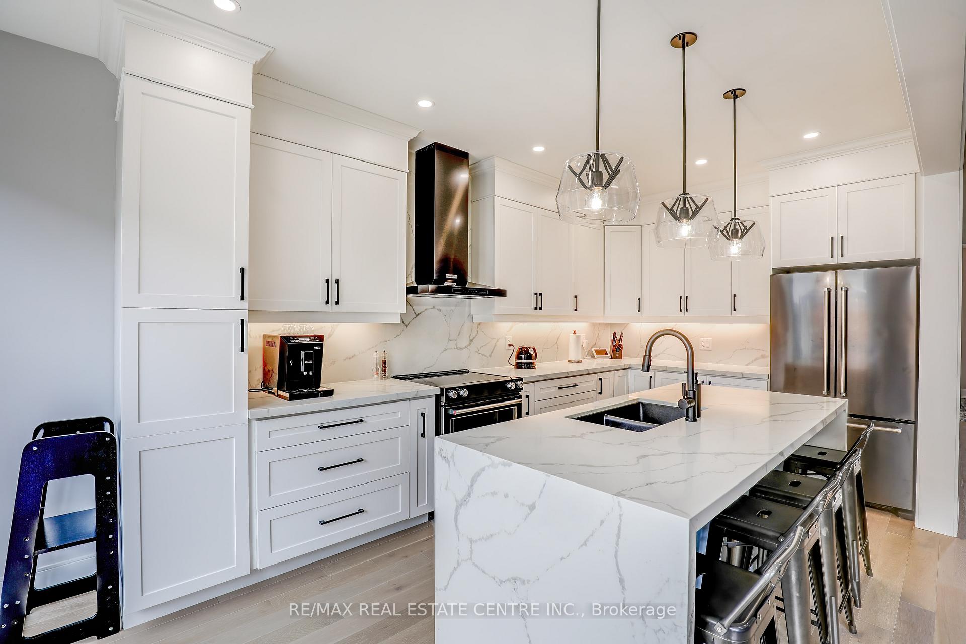 Photo 11 of 1004 Kingpeak Crescent, Pickering, Rural Pickering — HOMEH