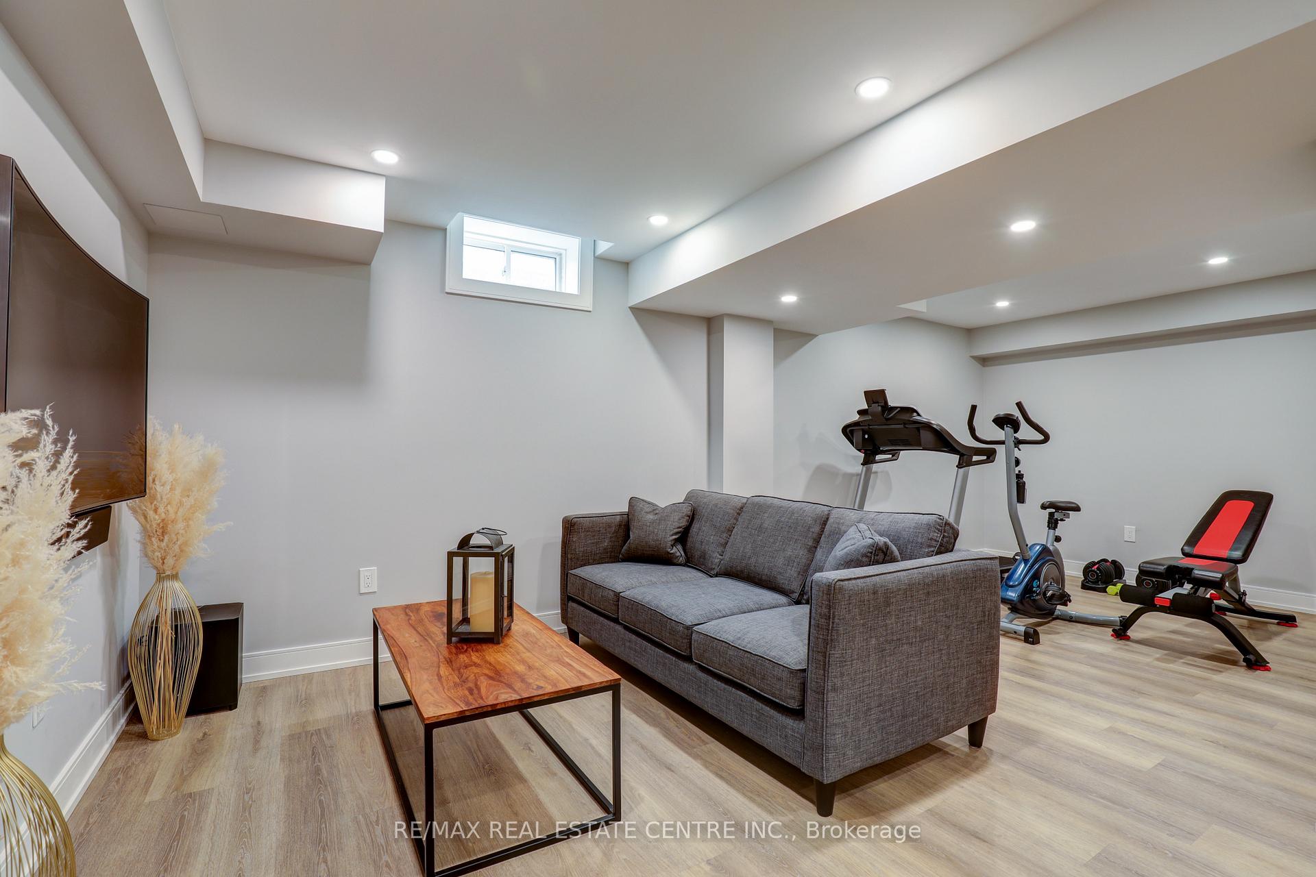 Photo 24 of 1004 Kingpeak Crescent, Pickering, Rural Pickering — HOMEH
