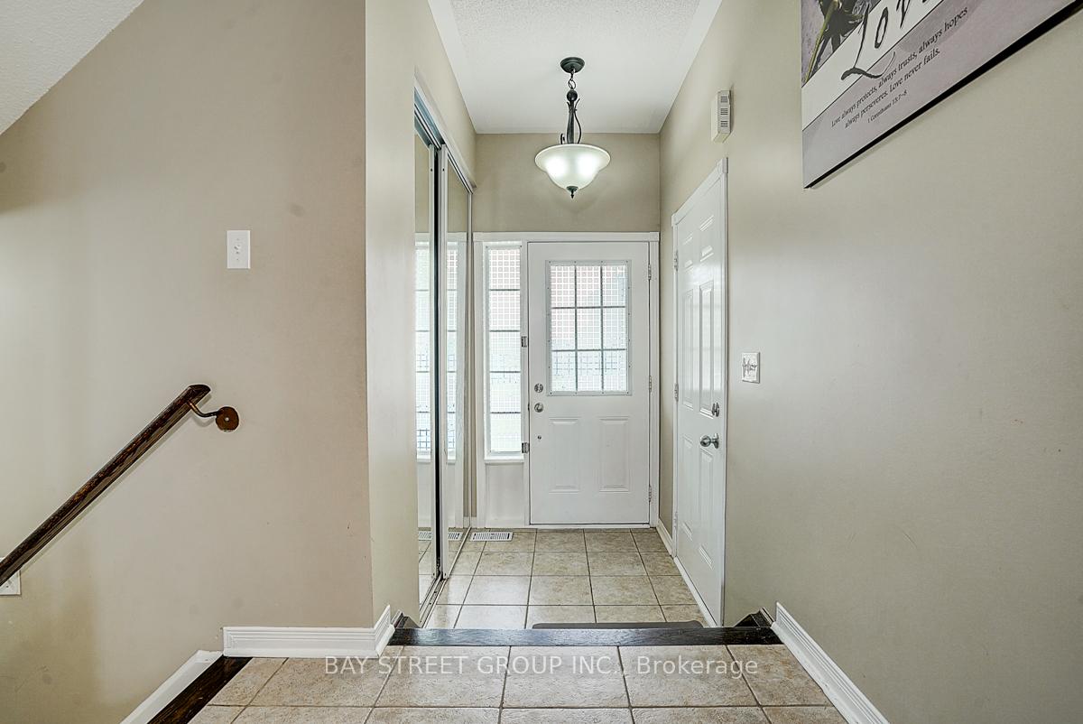 Photo 3 of 1322 Whitelaw Avenue, Oshawa, Pinecrest — HOMEH
