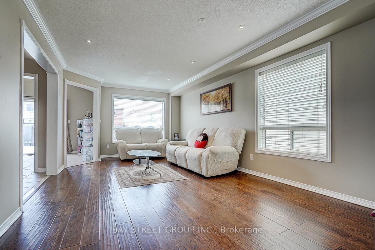 Photo 8 of 1322 Whitelaw Avenue, Oshawa, Pinecrest — HOMEH