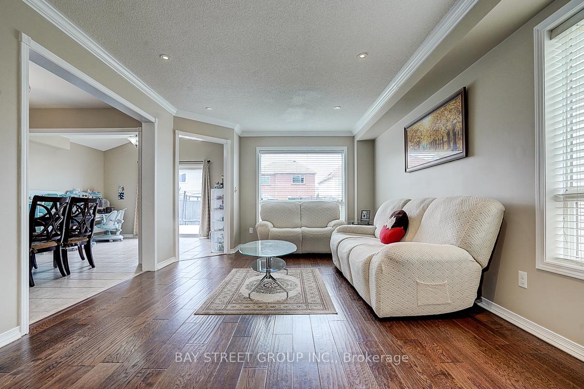 Photo 10 of 1322 Whitelaw Avenue, Oshawa, Pinecrest — HOMEH