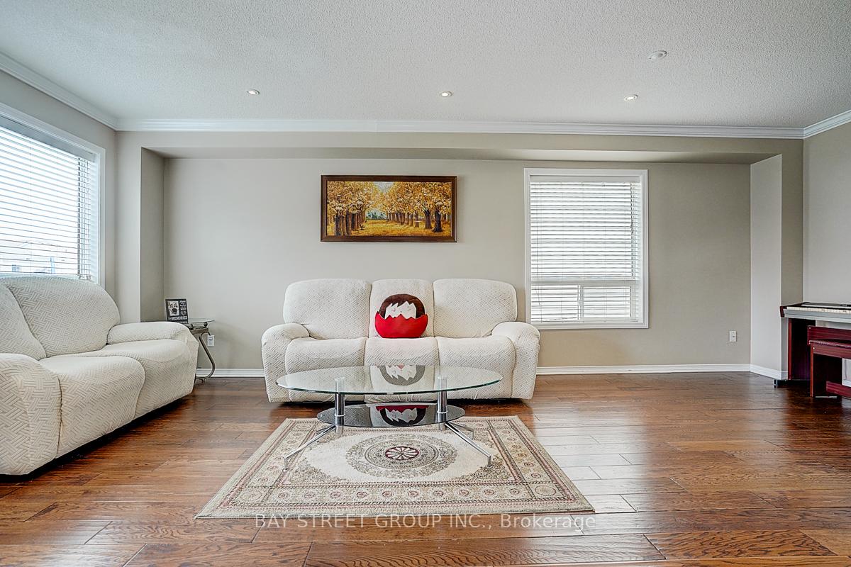 Photo 11 of 1322 Whitelaw Avenue, Oshawa, Pinecrest — HOMEH