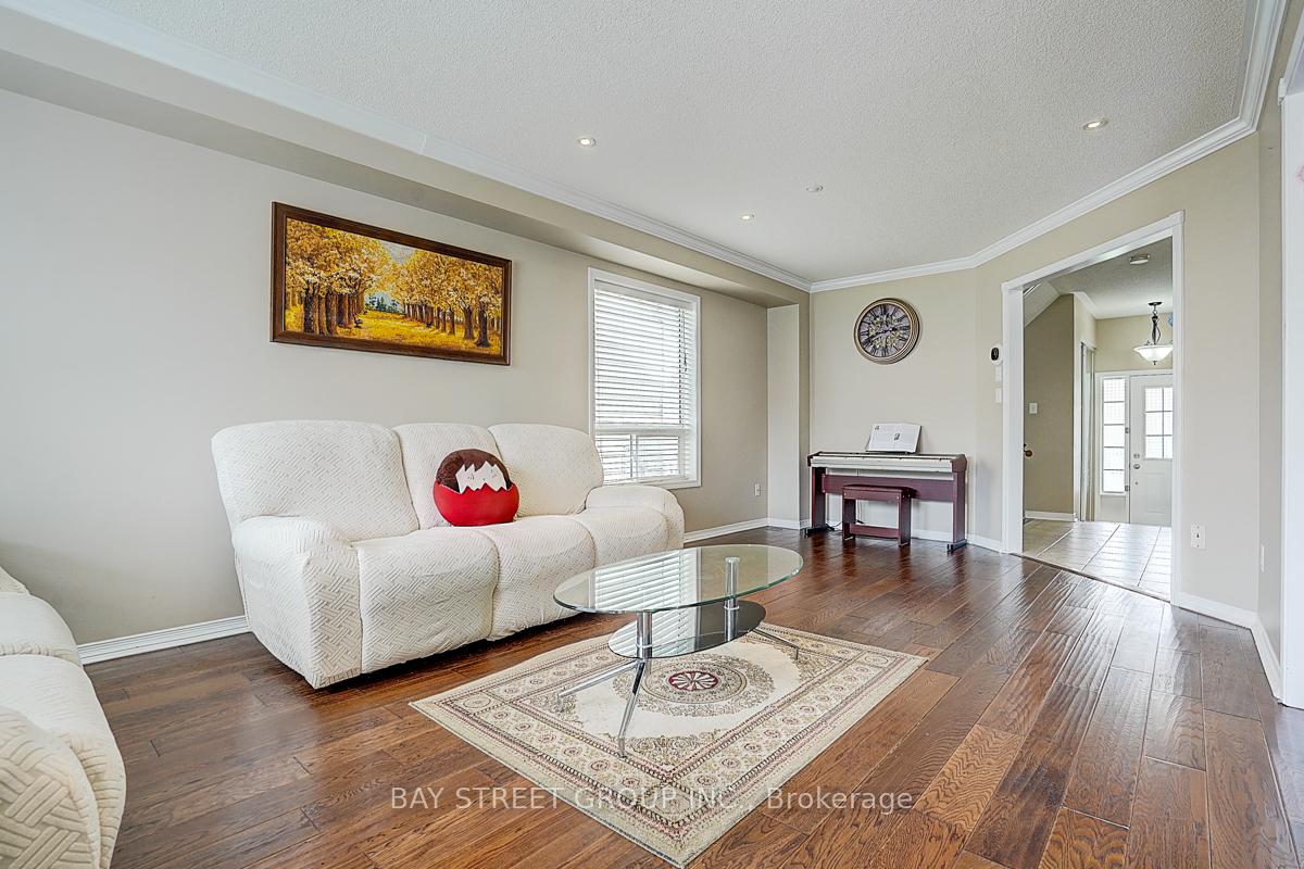 Photo 12 of 1322 Whitelaw Avenue, Oshawa, Pinecrest — HOMEH