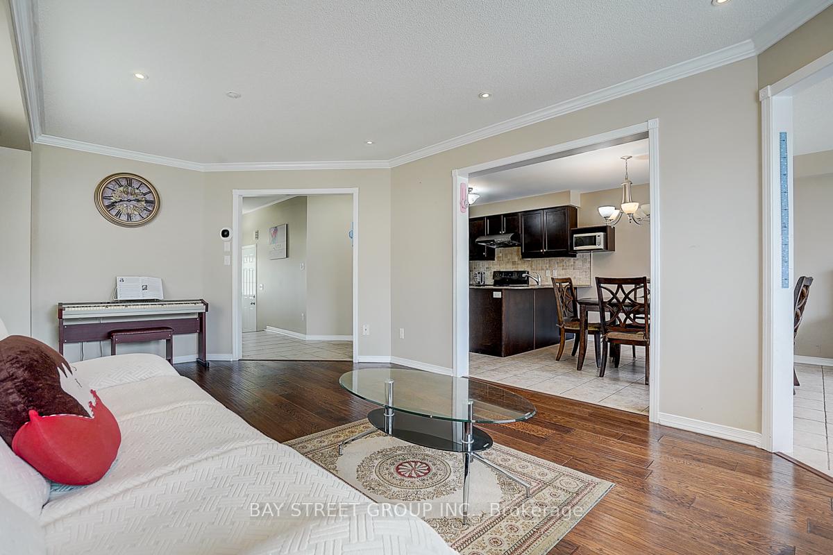 Photo 13 of 1322 Whitelaw Avenue, Oshawa, Pinecrest — HOMEH