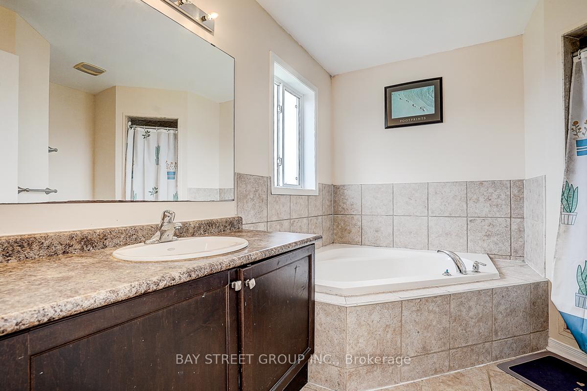 Photo 16 of 1322 Whitelaw Avenue, Oshawa, Pinecrest — HOMEH