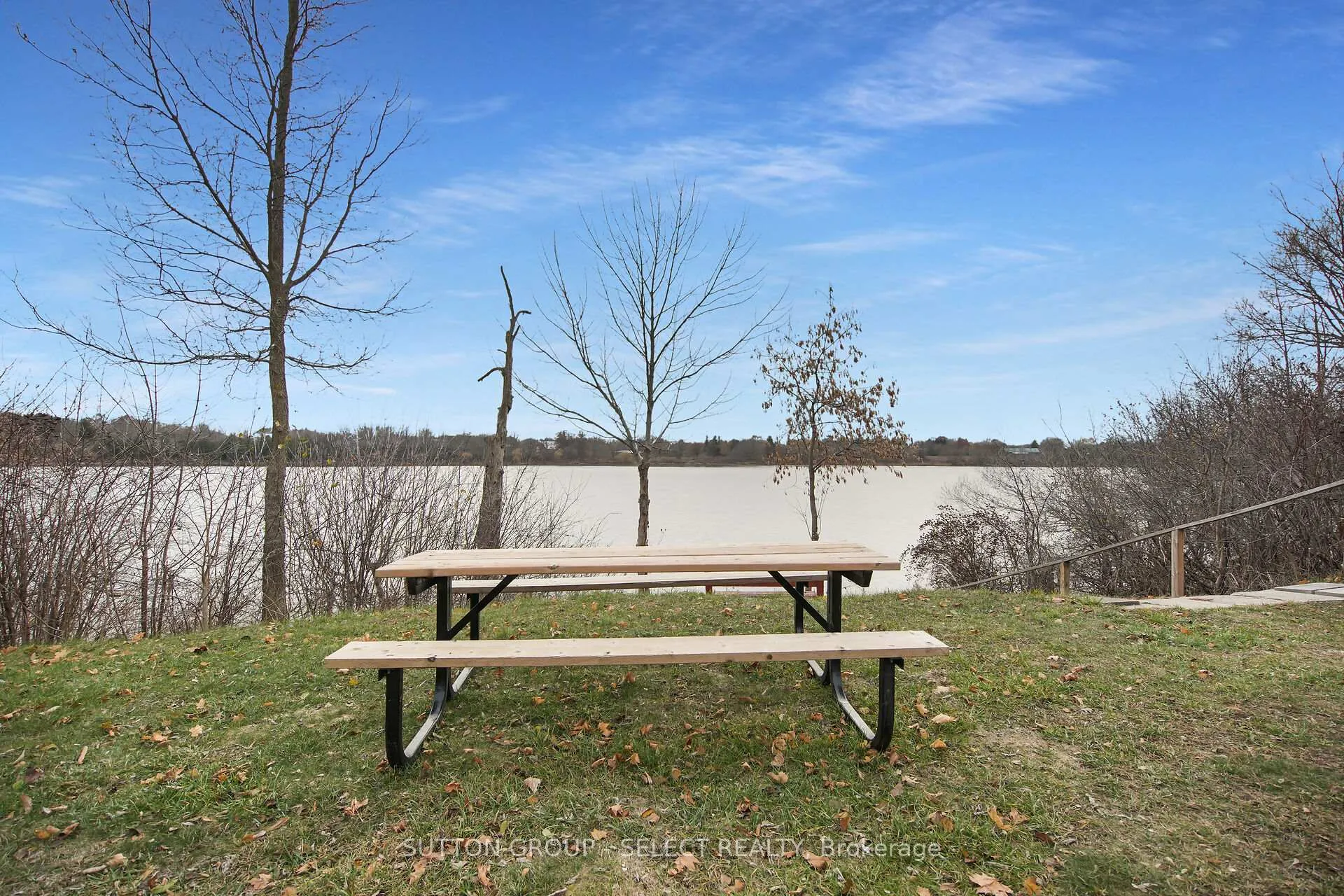 Photo 2 of 21069 Riverview Drive, Thames Centre, Rural Thames Centre — HOMEH