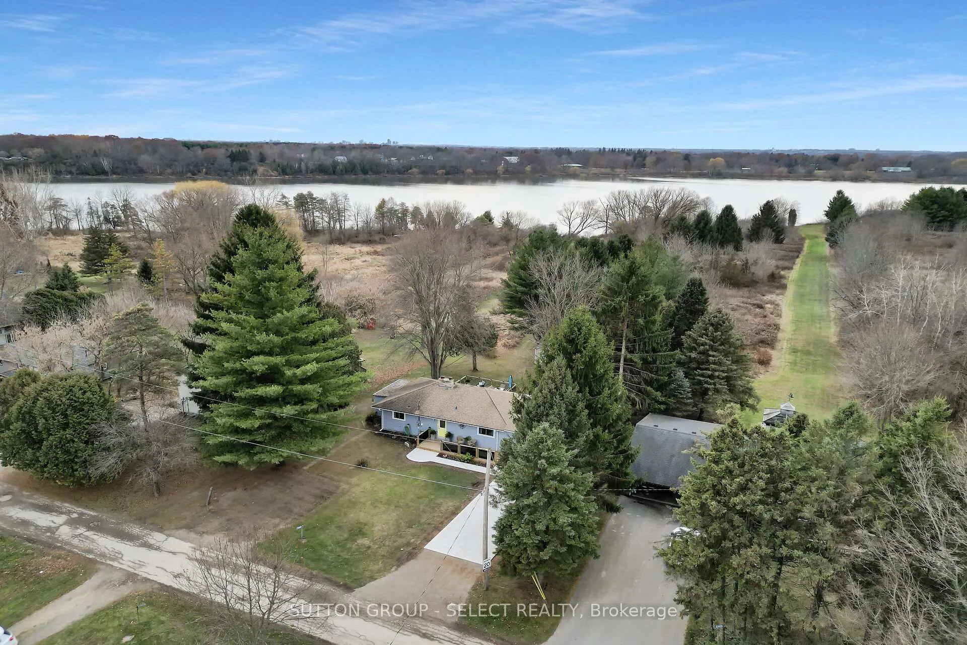 Photo 3 of 21069 Riverview Drive, Thames Centre, Rural Thames Centre — HOMEH