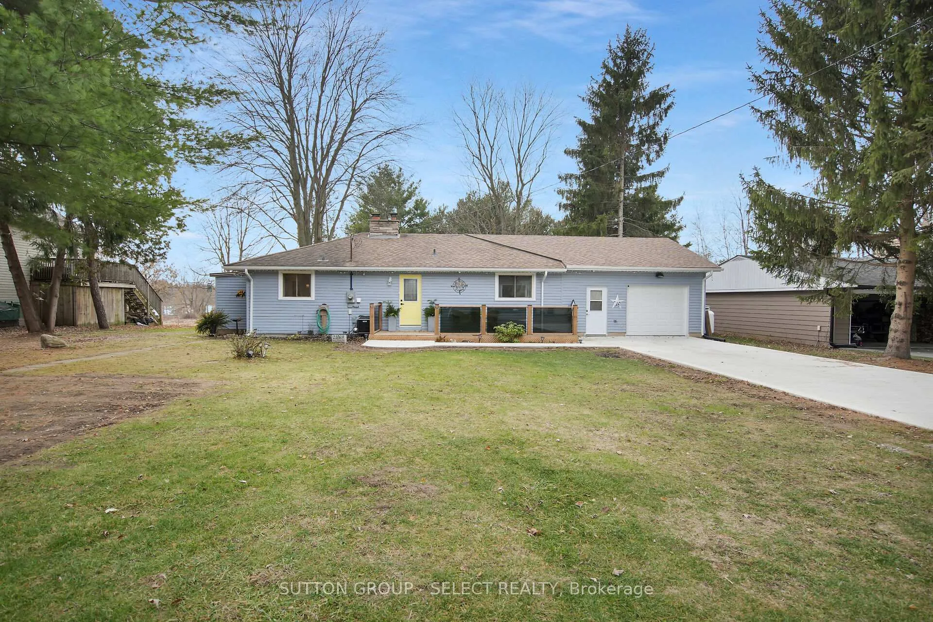 Photo 4 of 21069 Riverview Drive, Thames Centre, Rural Thames Centre — HOMEH
