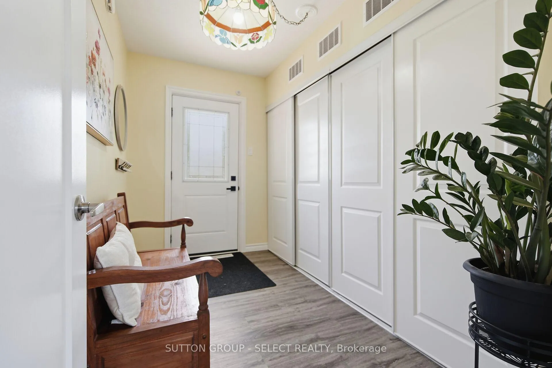 Photo 8 of 21069 Riverview Drive, Thames Centre, Rural Thames Centre — HOMEH