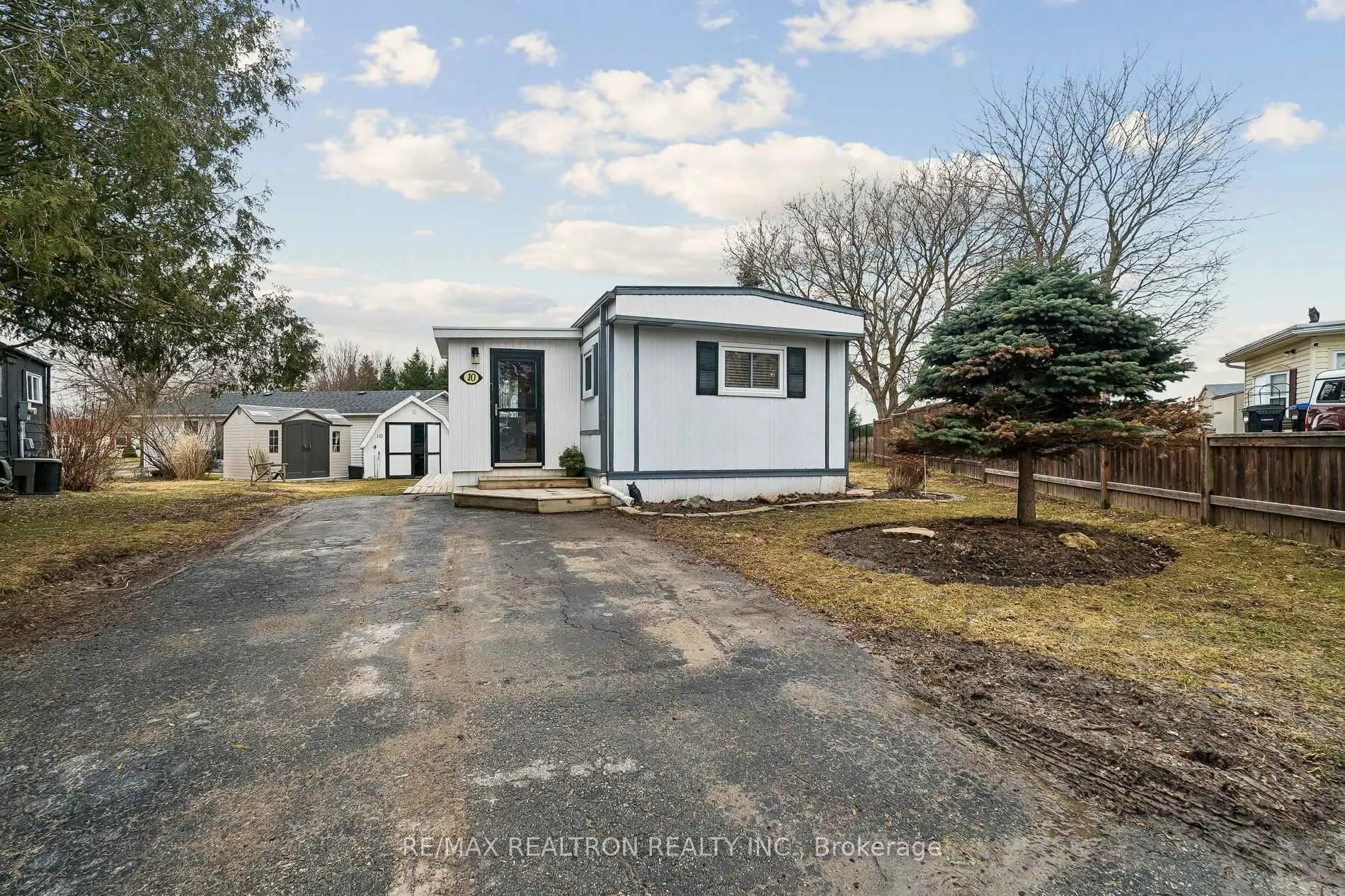 Photo 1 of 10 Pinecrest Circle, Innisfil, Cookstown — HOMEH