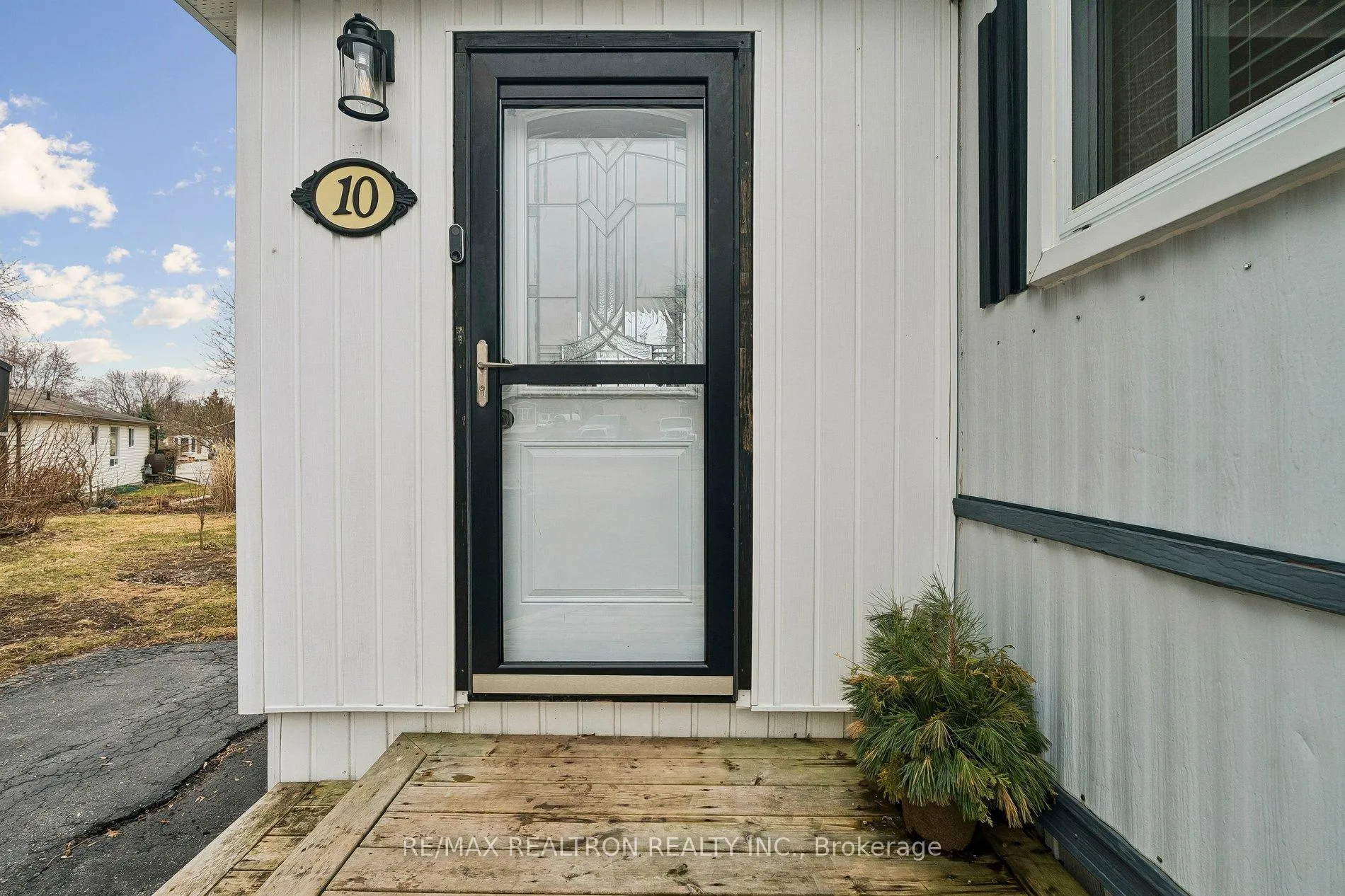 Photo 4 of 10 Pinecrest Circle, Innisfil, Cookstown — HOMEH