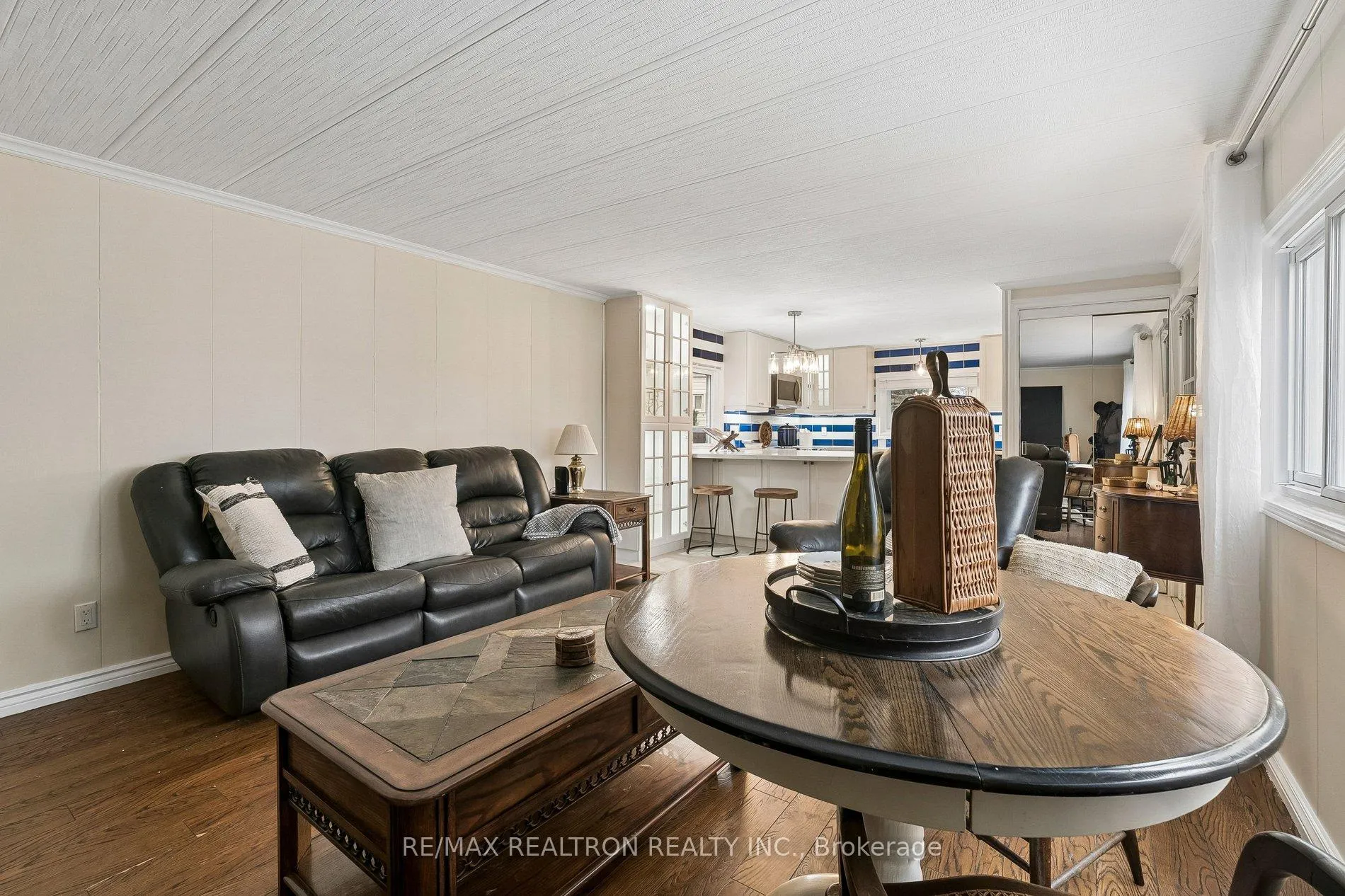 Photo 7 of 10 Pinecrest Circle, Innisfil, Cookstown — HOMEH