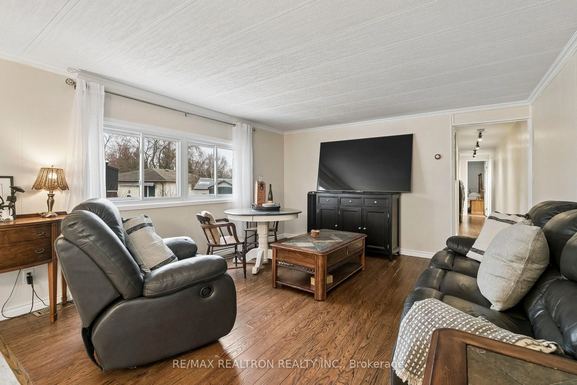 Photo 8 of 10 Pinecrest Circle, Innisfil, Cookstown — HOMEH