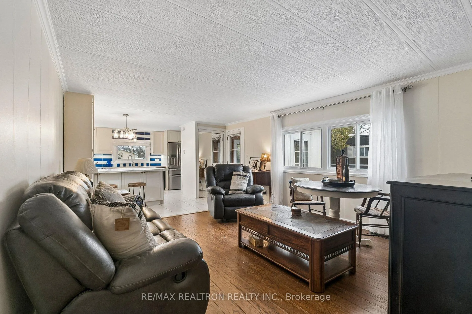Photo 9 of 10 Pinecrest Circle, Innisfil, Cookstown — HOMEH
