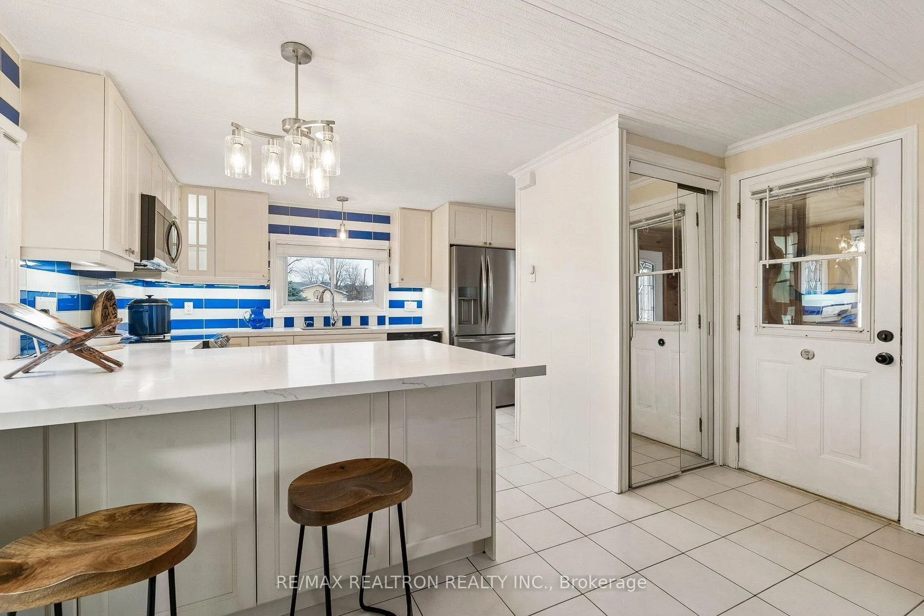 Photo 12 of 10 Pinecrest Circle, Innisfil, Cookstown — HOMEH