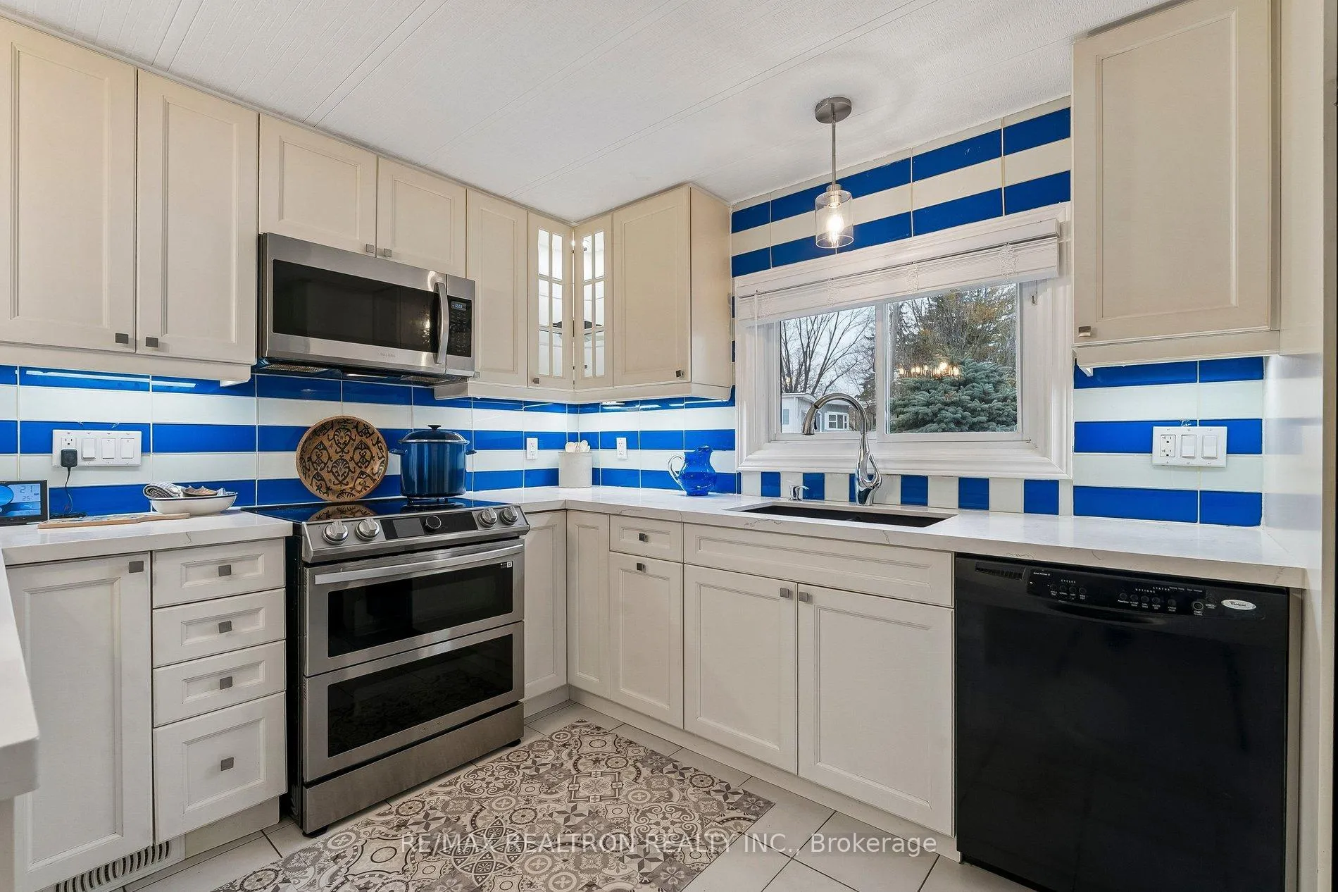 Photo 13 of 10 Pinecrest Circle, Innisfil, Cookstown — HOMEH